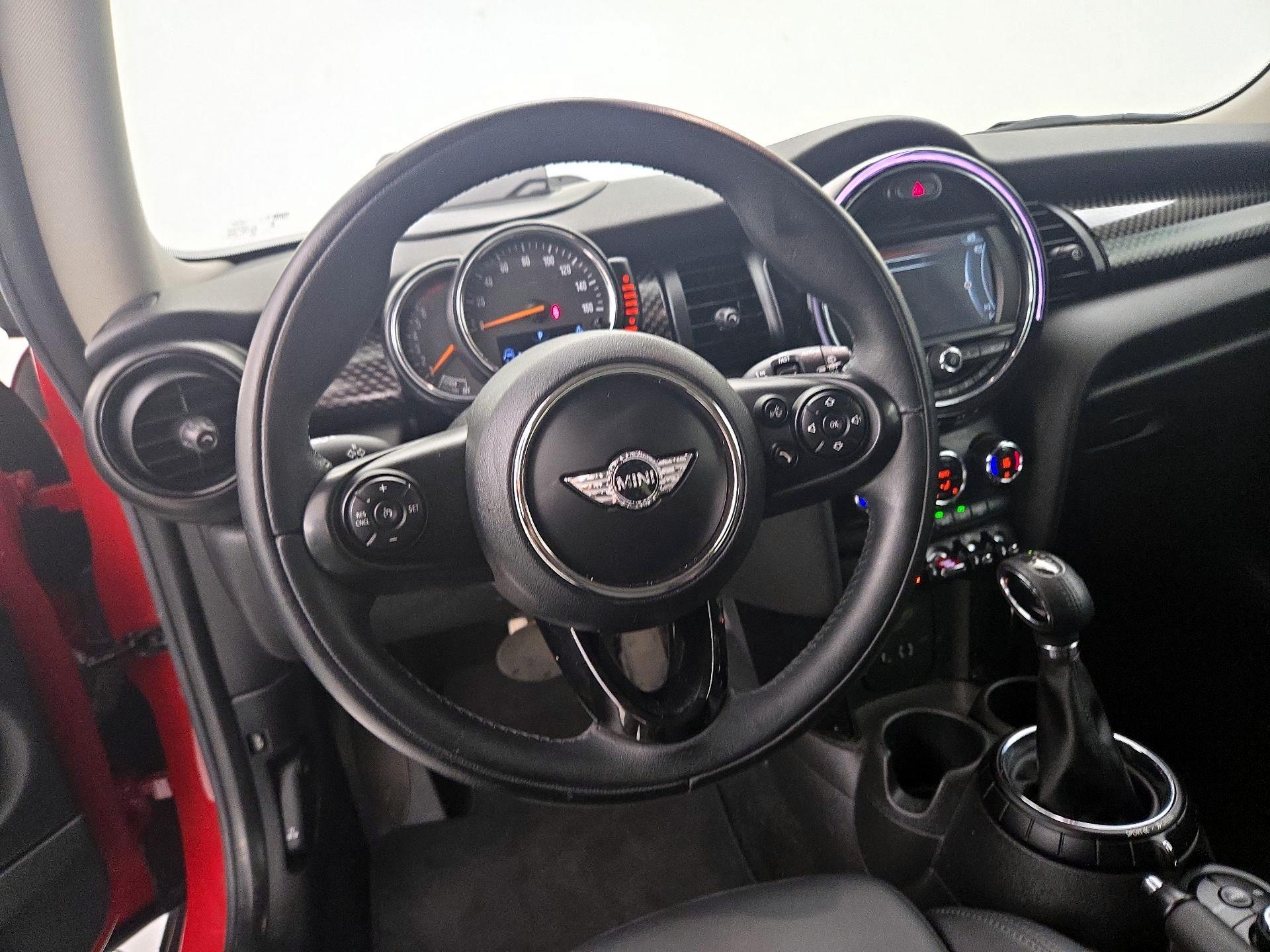 Thumbnail: 2016 MINI Cooper Hardtop - 10
