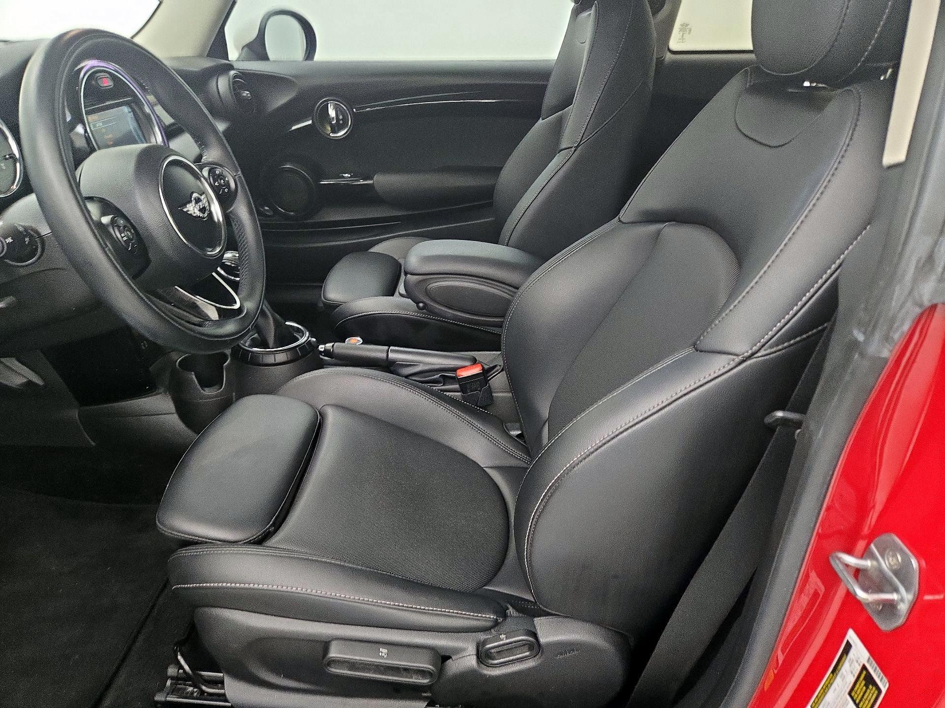 Thumbnail: 2016 MINI Cooper Hardtop - 11