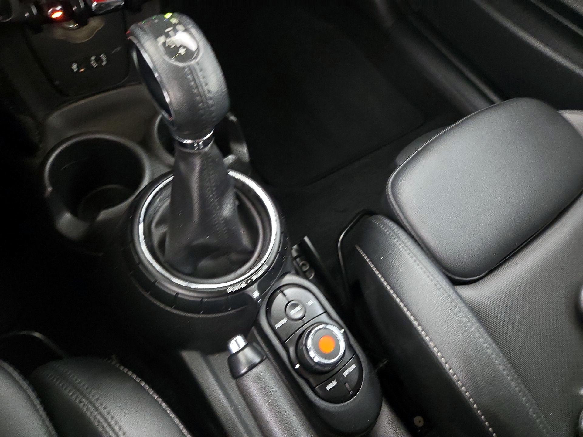 Thumbnail: 2016 MINI Cooper Hardtop - 17