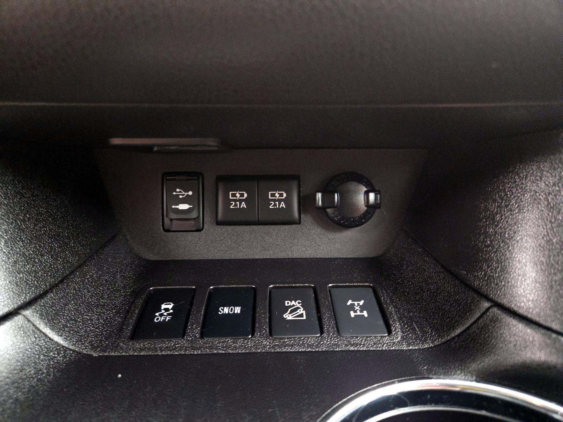 Thumbnail: 2018 Toyota Highlander - 18