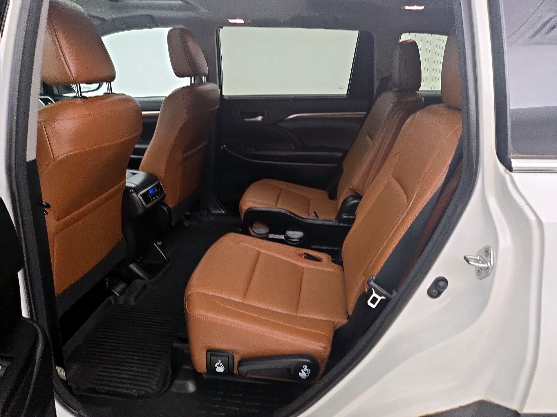 Thumbnail: 2018 Toyota Highlander - 20