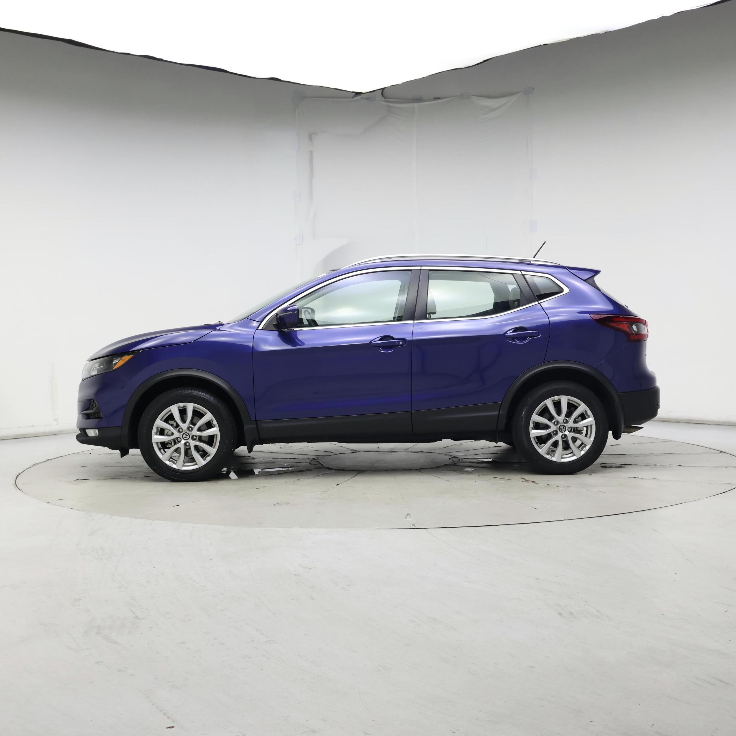 Thumbnail: 2022 Nissan Rogue Sport - 3