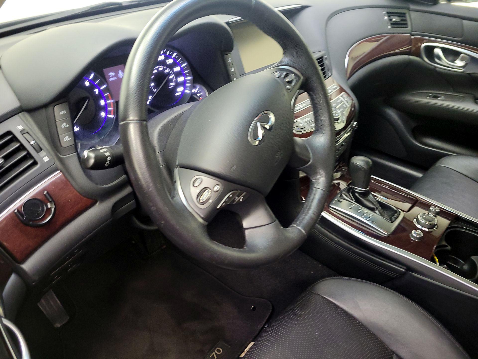 Thumbnail: 2016 INFINITI Q70 - 9