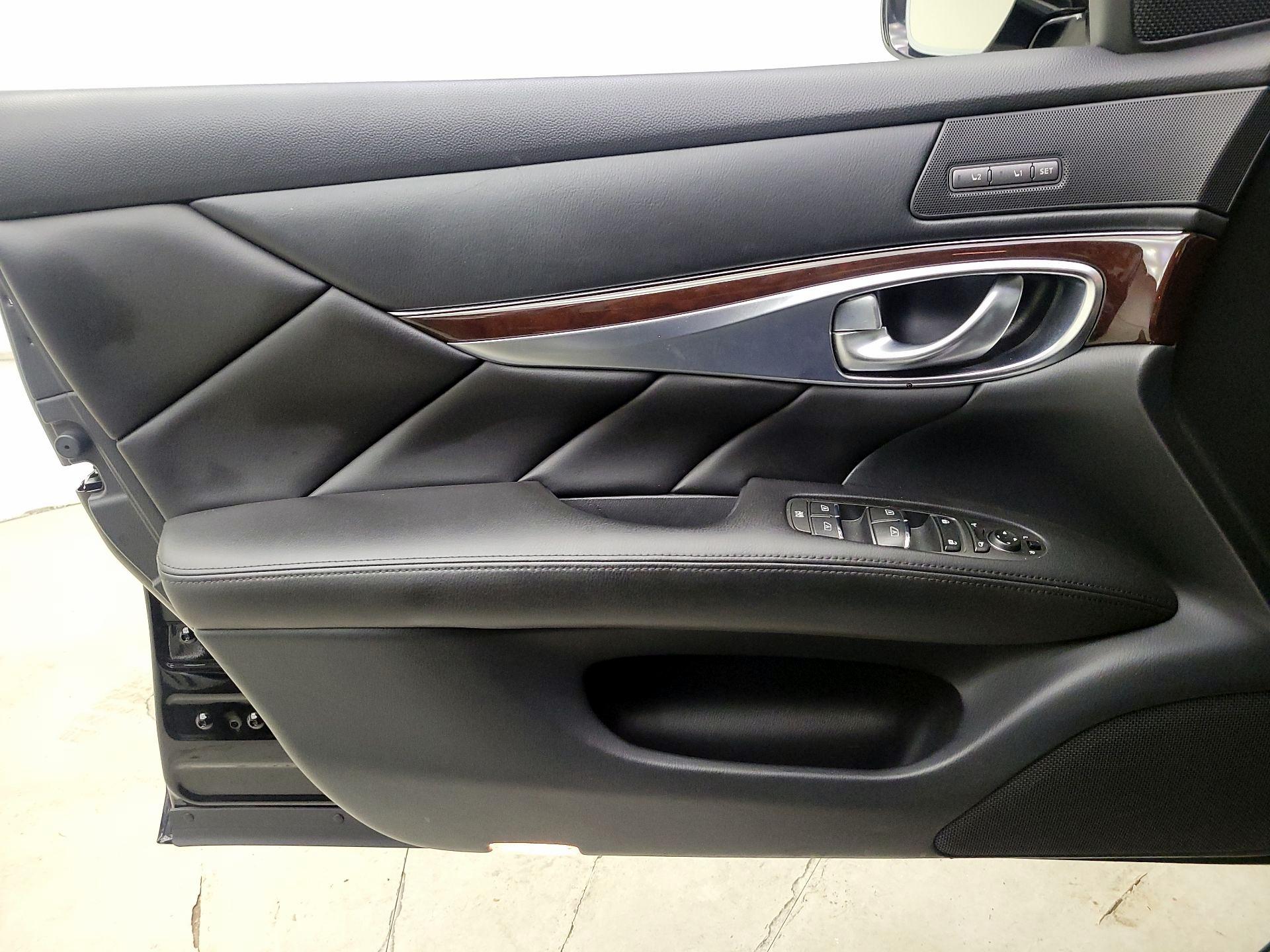 Thumbnail: 2016 INFINITI Q70 - 12