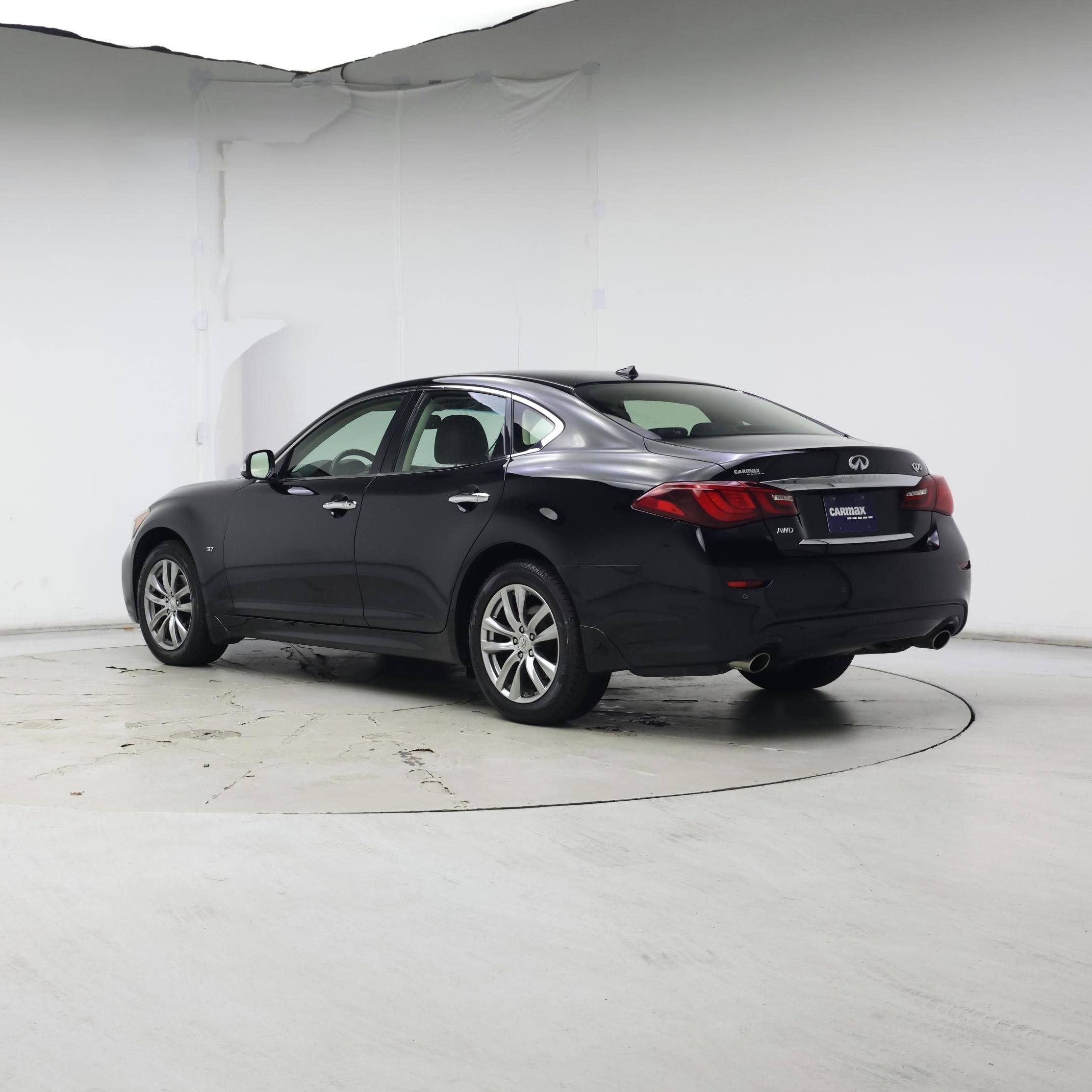 Thumbnail: 2016 INFINITI Q70 - 2