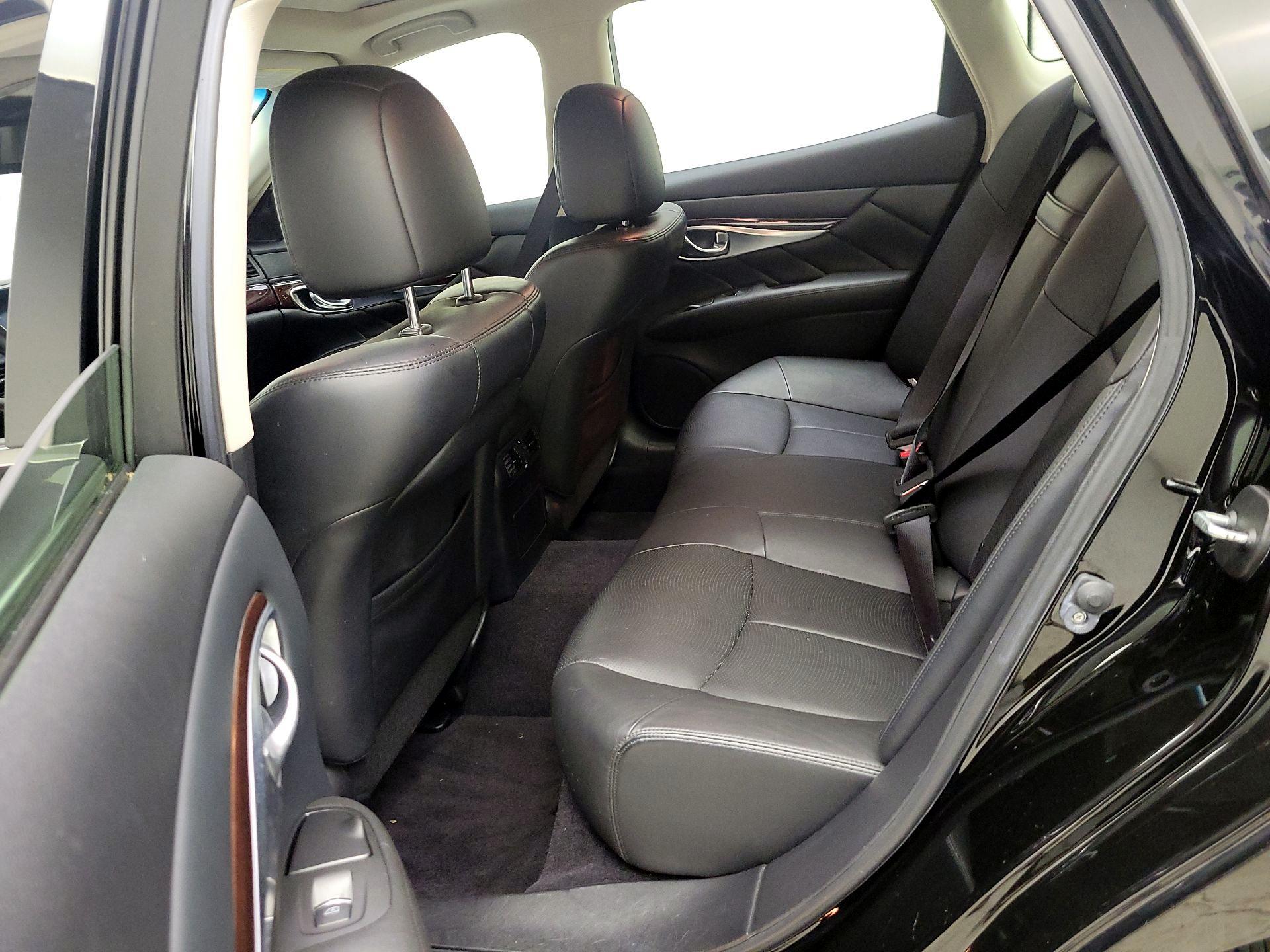 Thumbnail: 2016 INFINITI Q70 - 19
