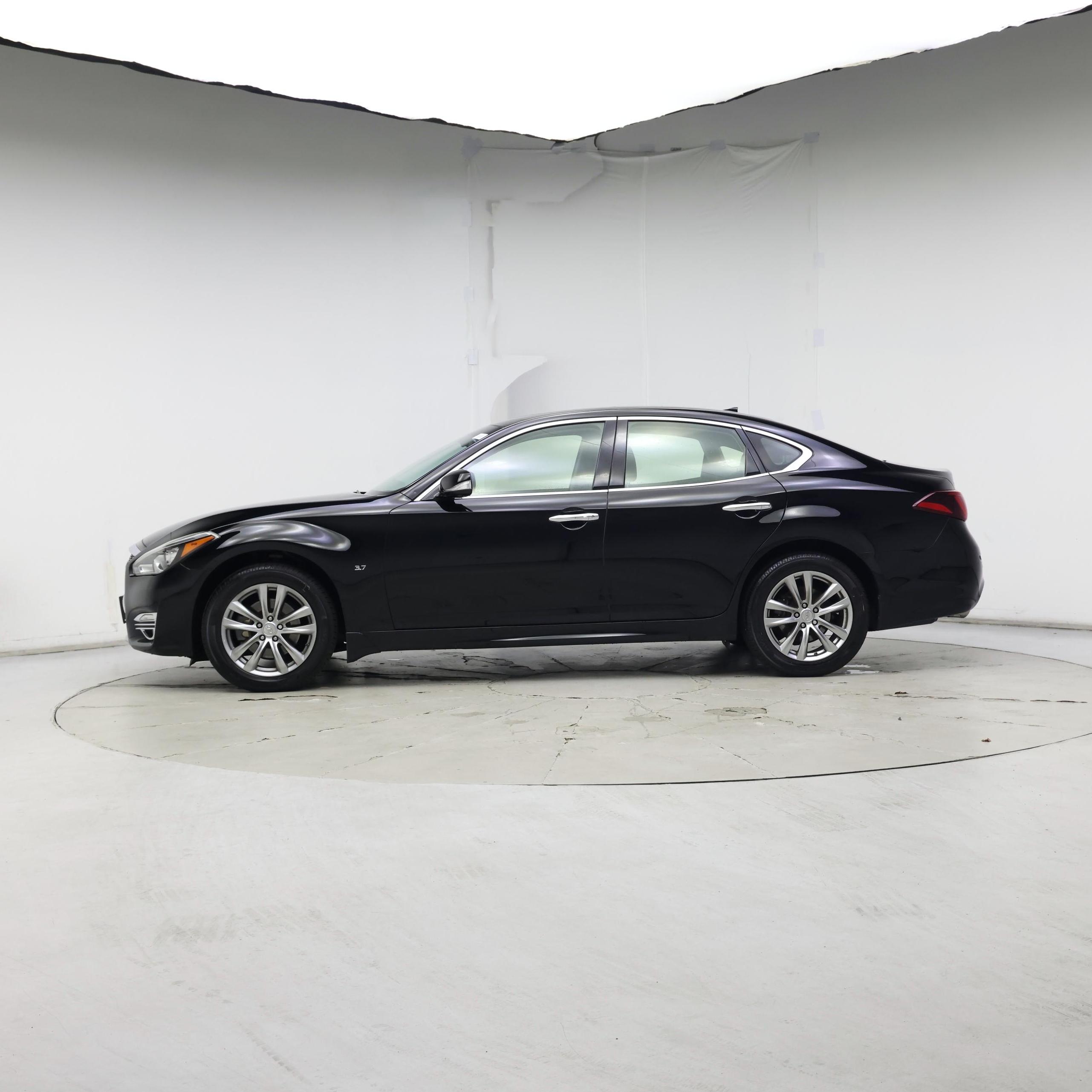 Thumbnail: 2016 INFINITI Q70 - 3