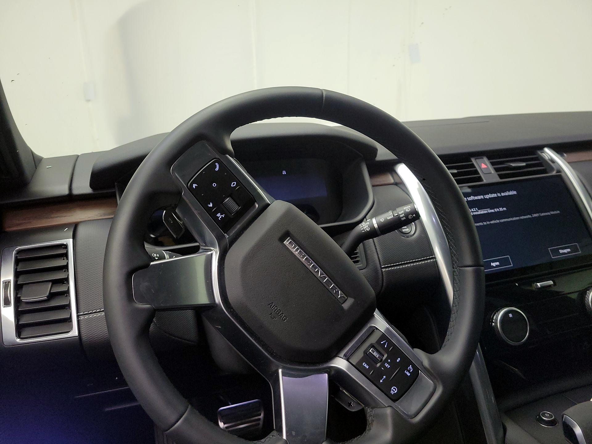 Thumbnail: 2024 Land Rover Discovery - 10