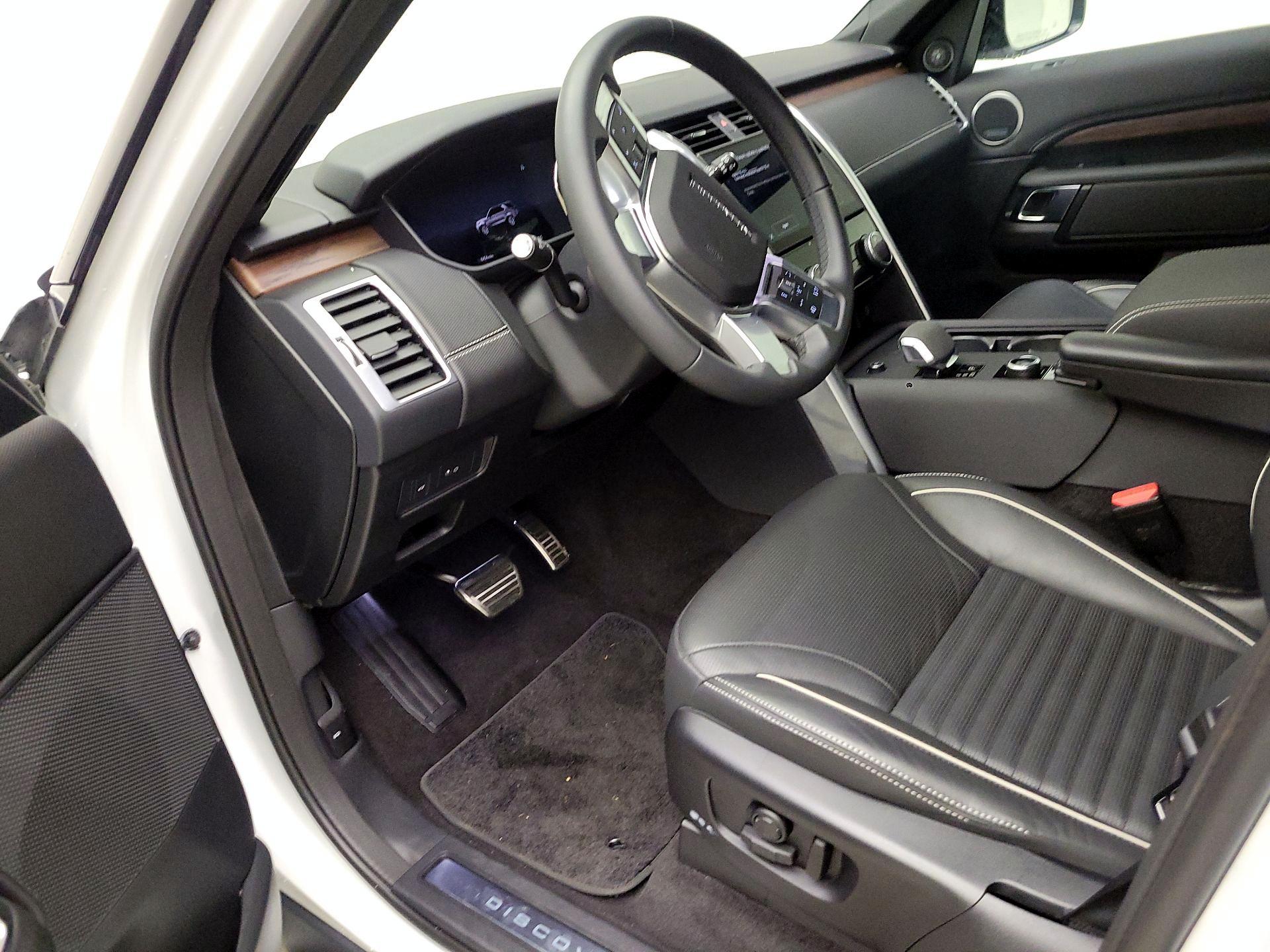 Thumbnail: 2024 Land Rover Discovery - 11