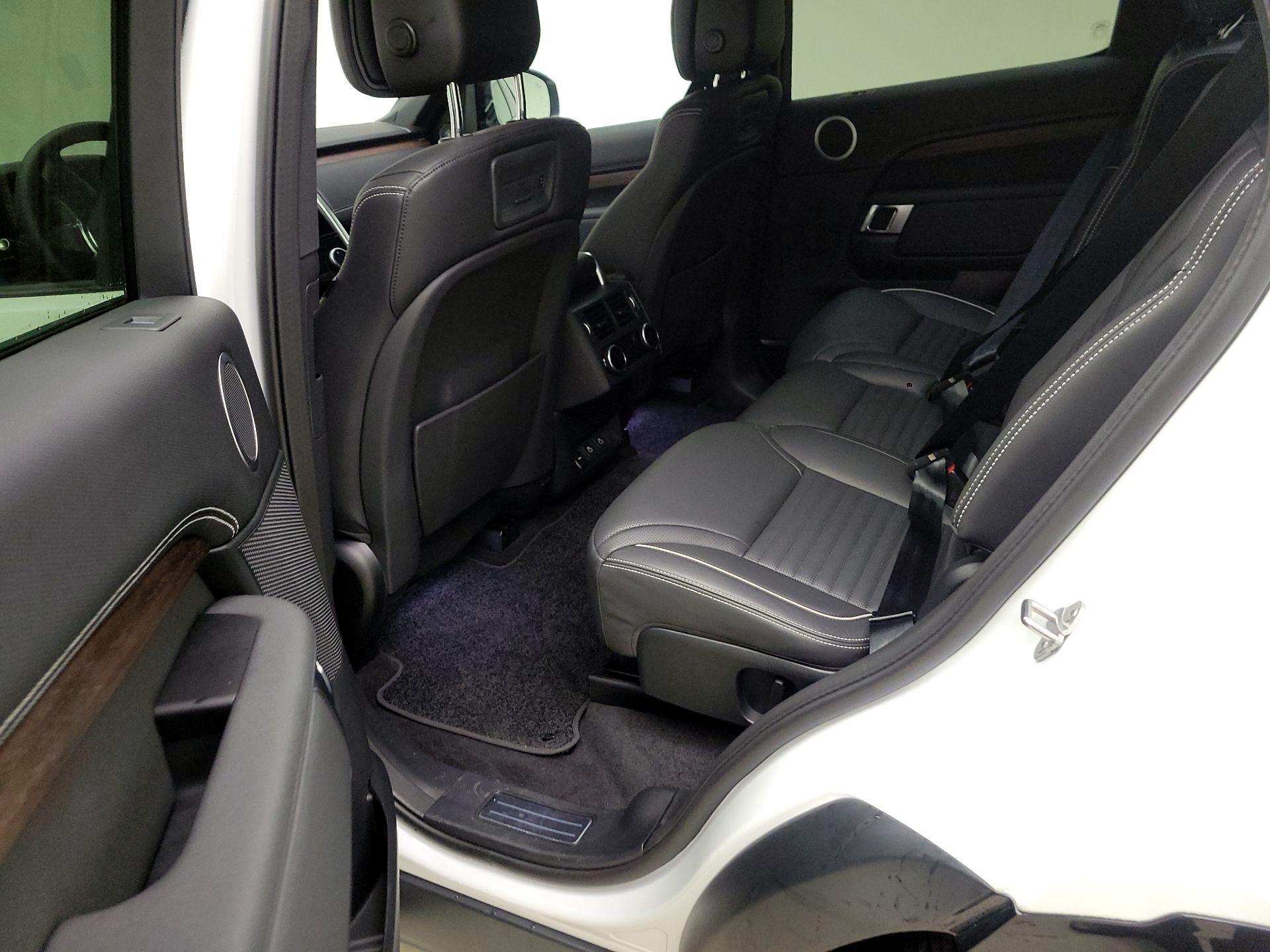 Thumbnail: 2024 Land Rover Discovery - 19