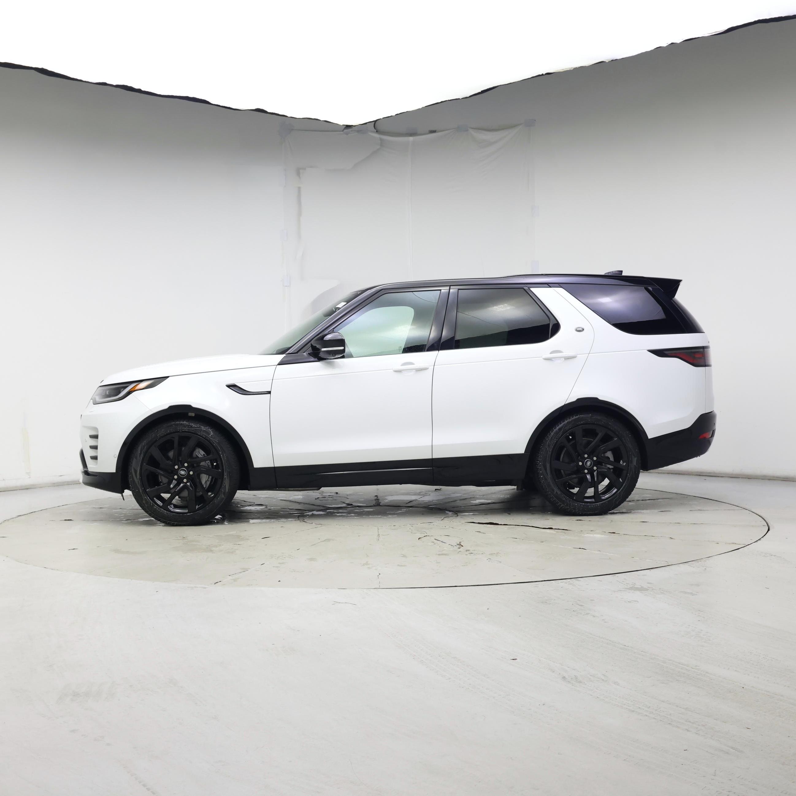 Thumbnail: 2024 Land Rover Discovery - 3