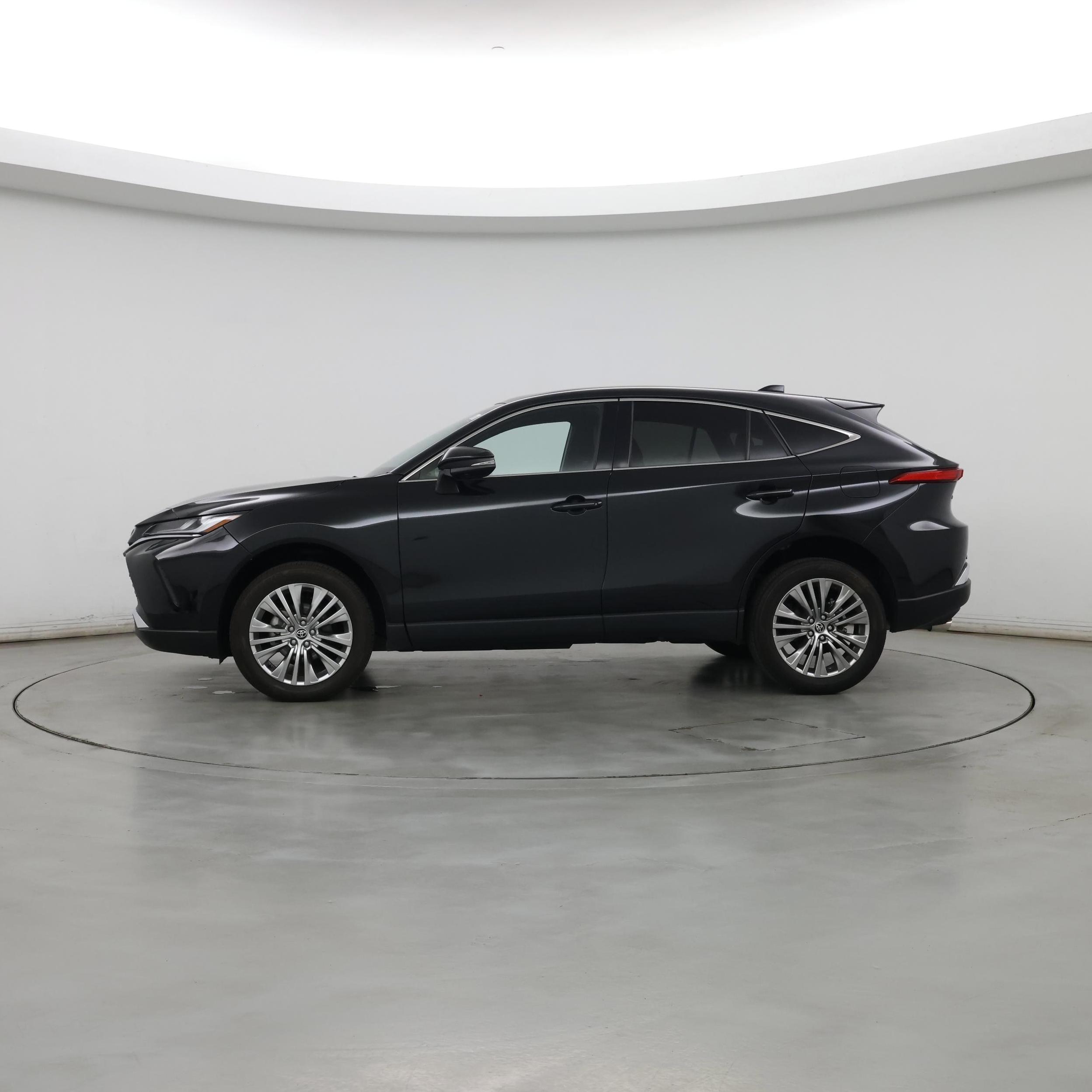 Thumbnail: 2023 Toyota Venza - 3