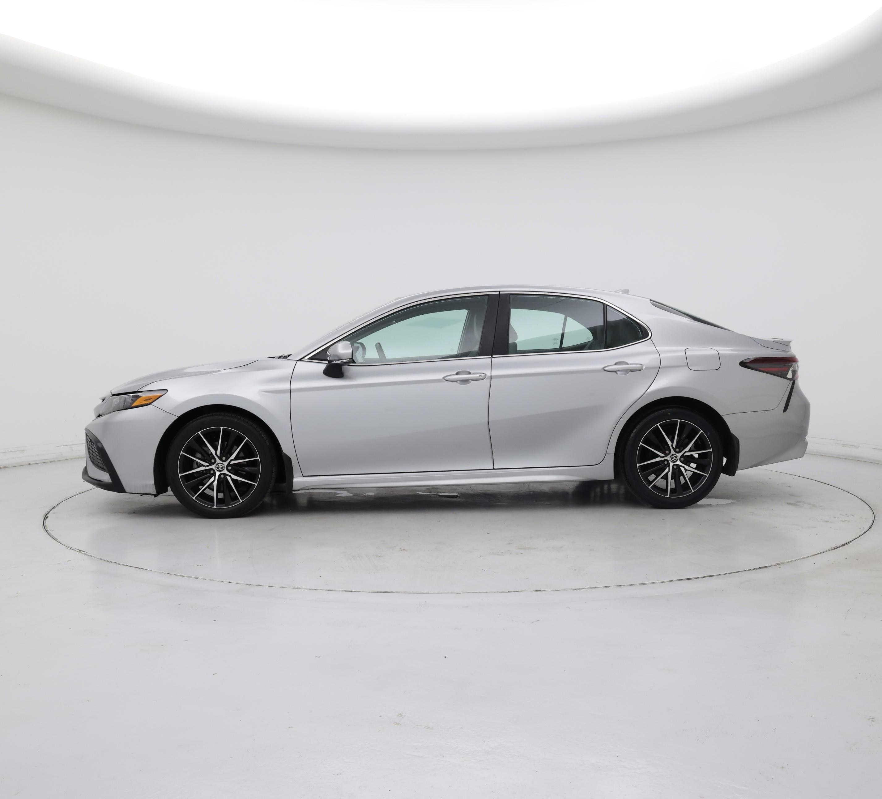 Thumbnail: 2022 Toyota Camry - 3