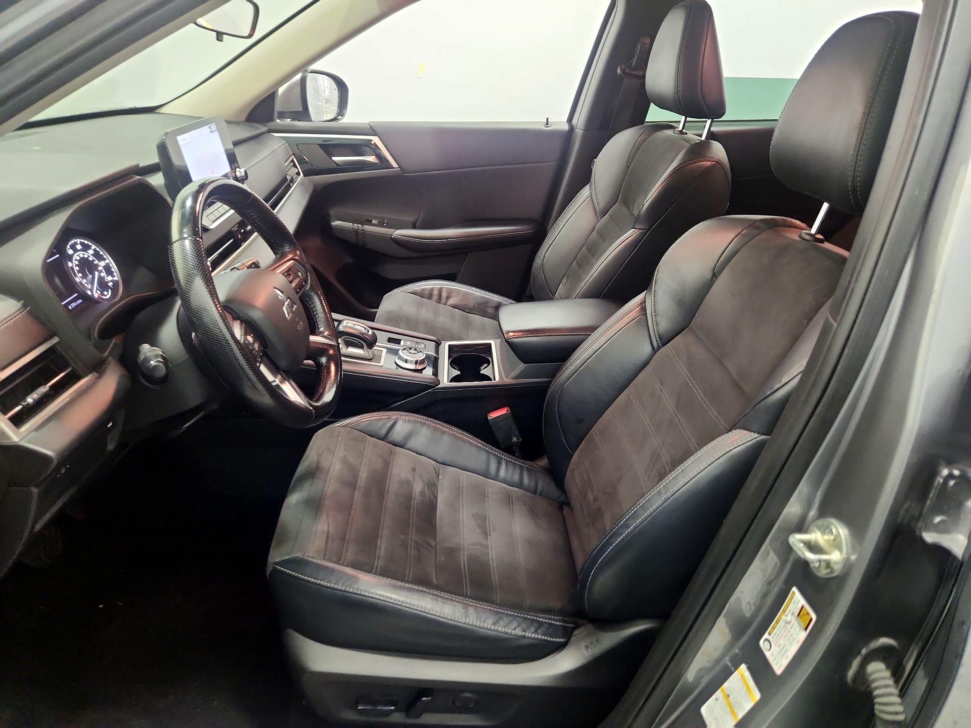 Thumbnail: 2022 Mitsubishi Outlander - 11