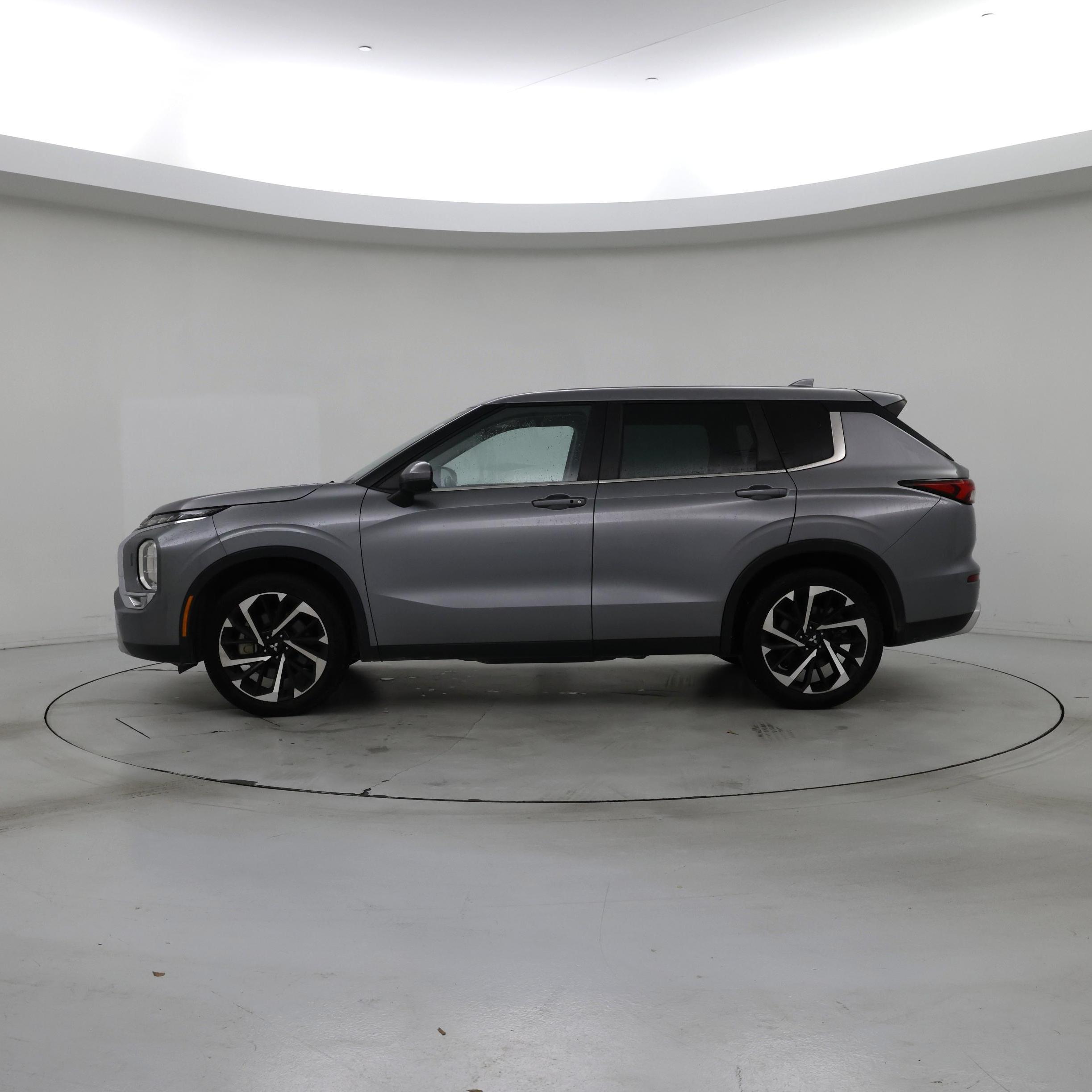 Thumbnail: 2022 Mitsubishi Outlander - 3