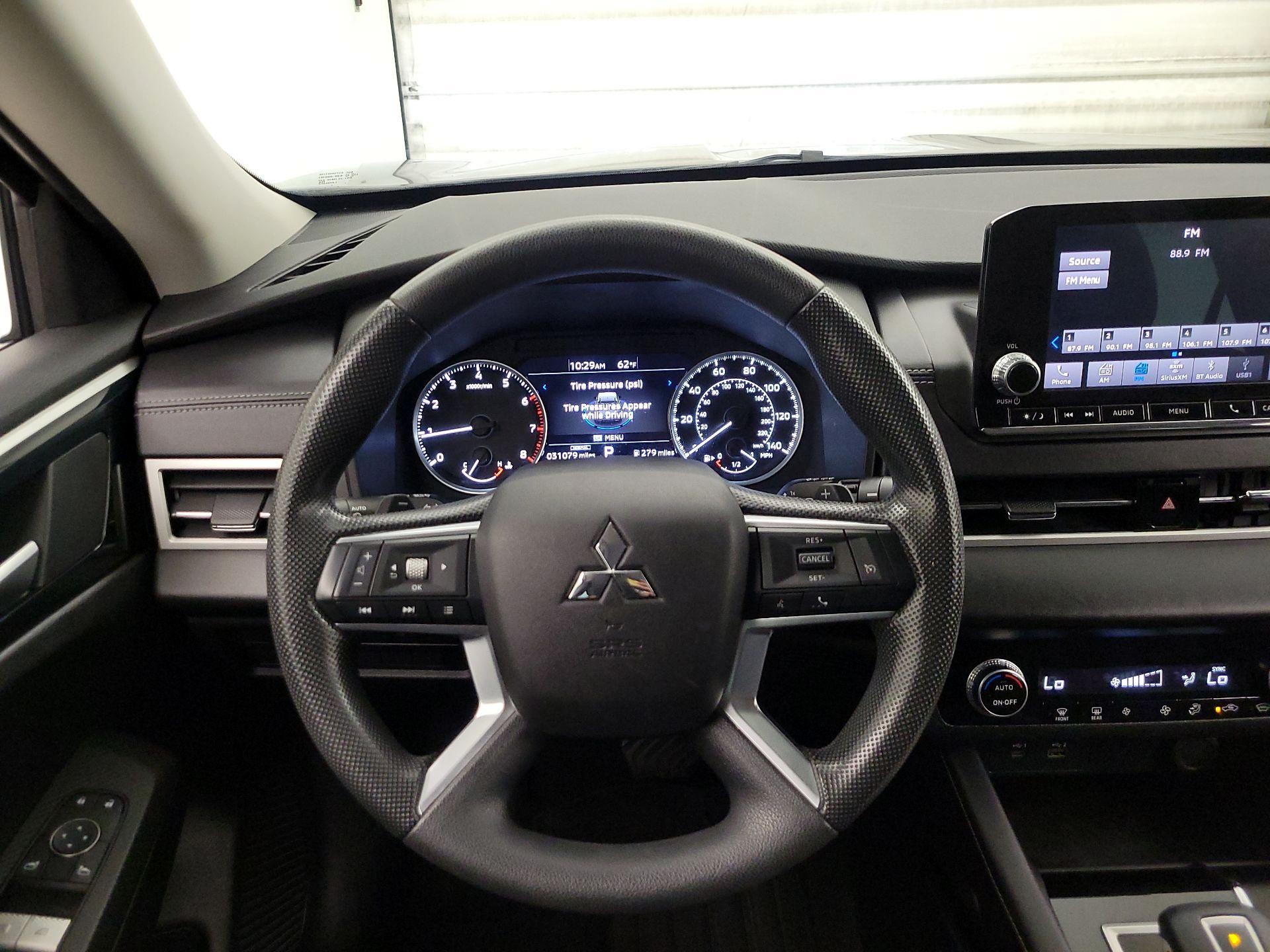 Thumbnail: 2022 Mitsubishi Outlander - 10