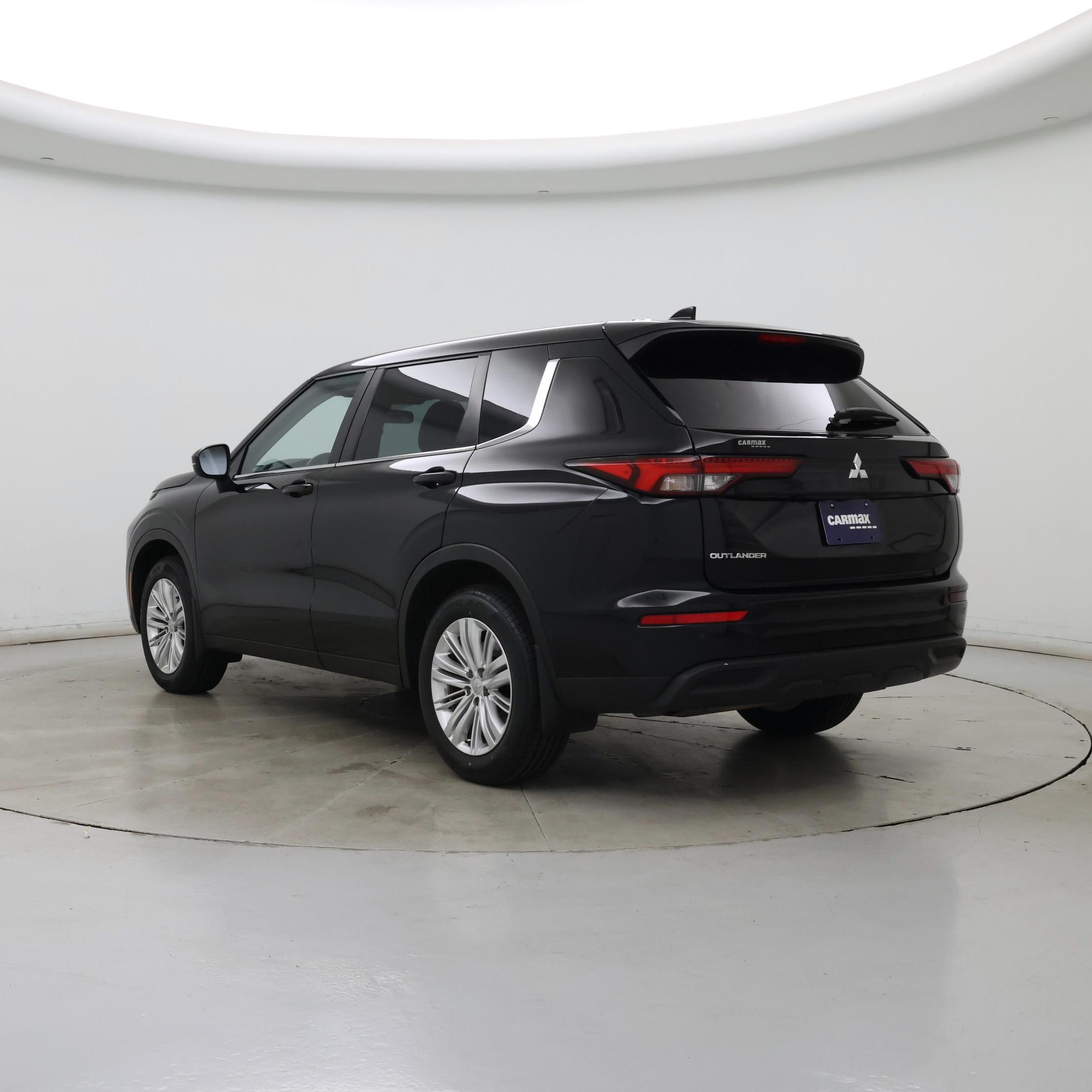 Thumbnail: 2022 Mitsubishi Outlander - 2