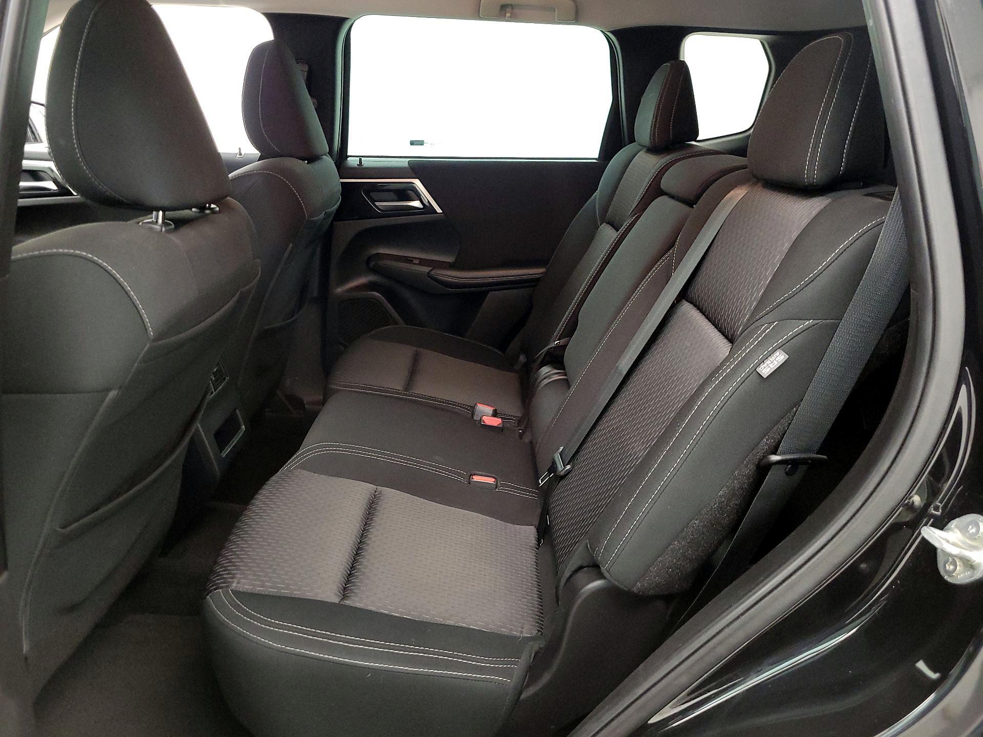 Thumbnail: 2022 Mitsubishi Outlander - 19