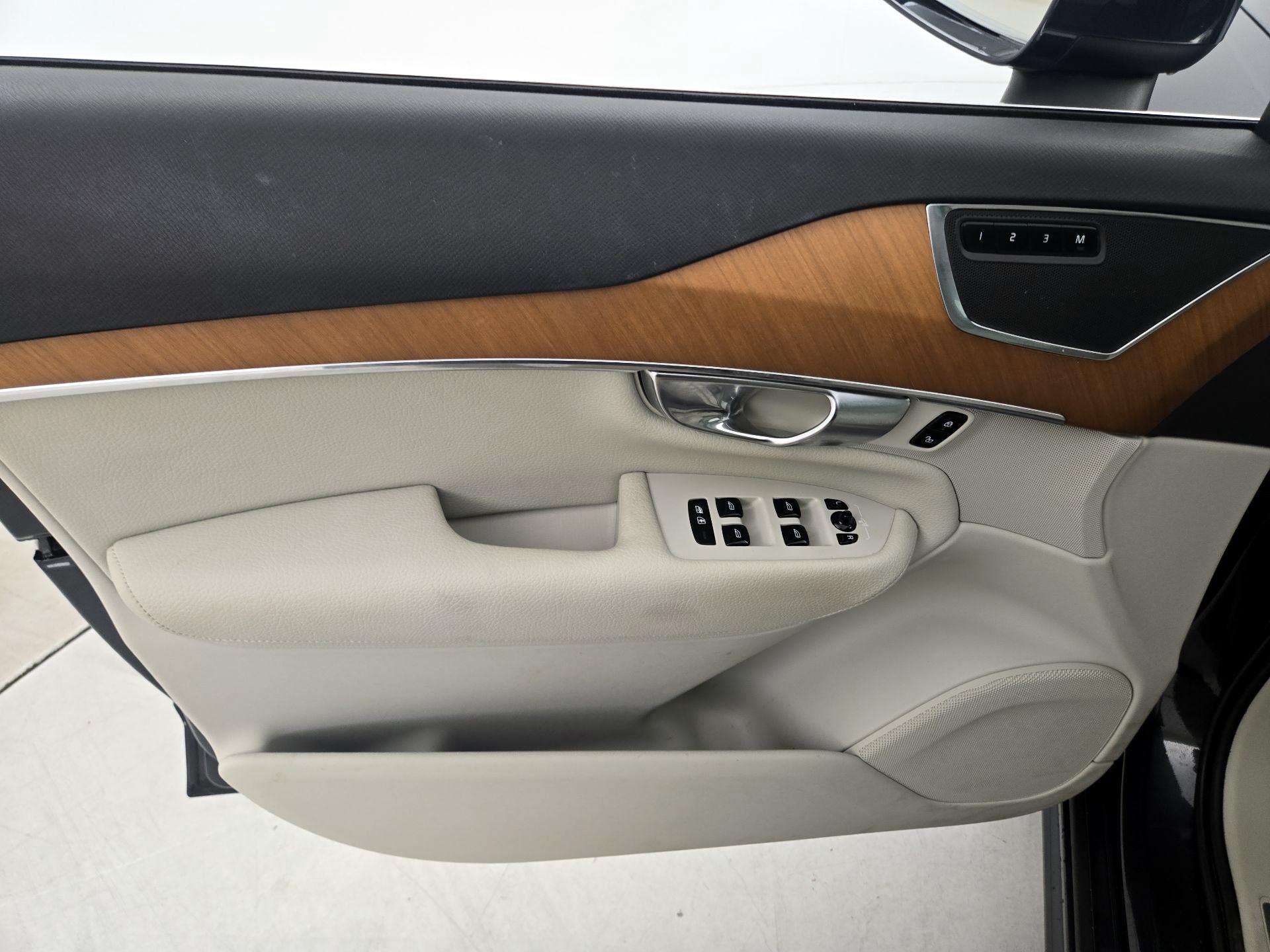 Thumbnail: 2021 Volvo XC90 - 12