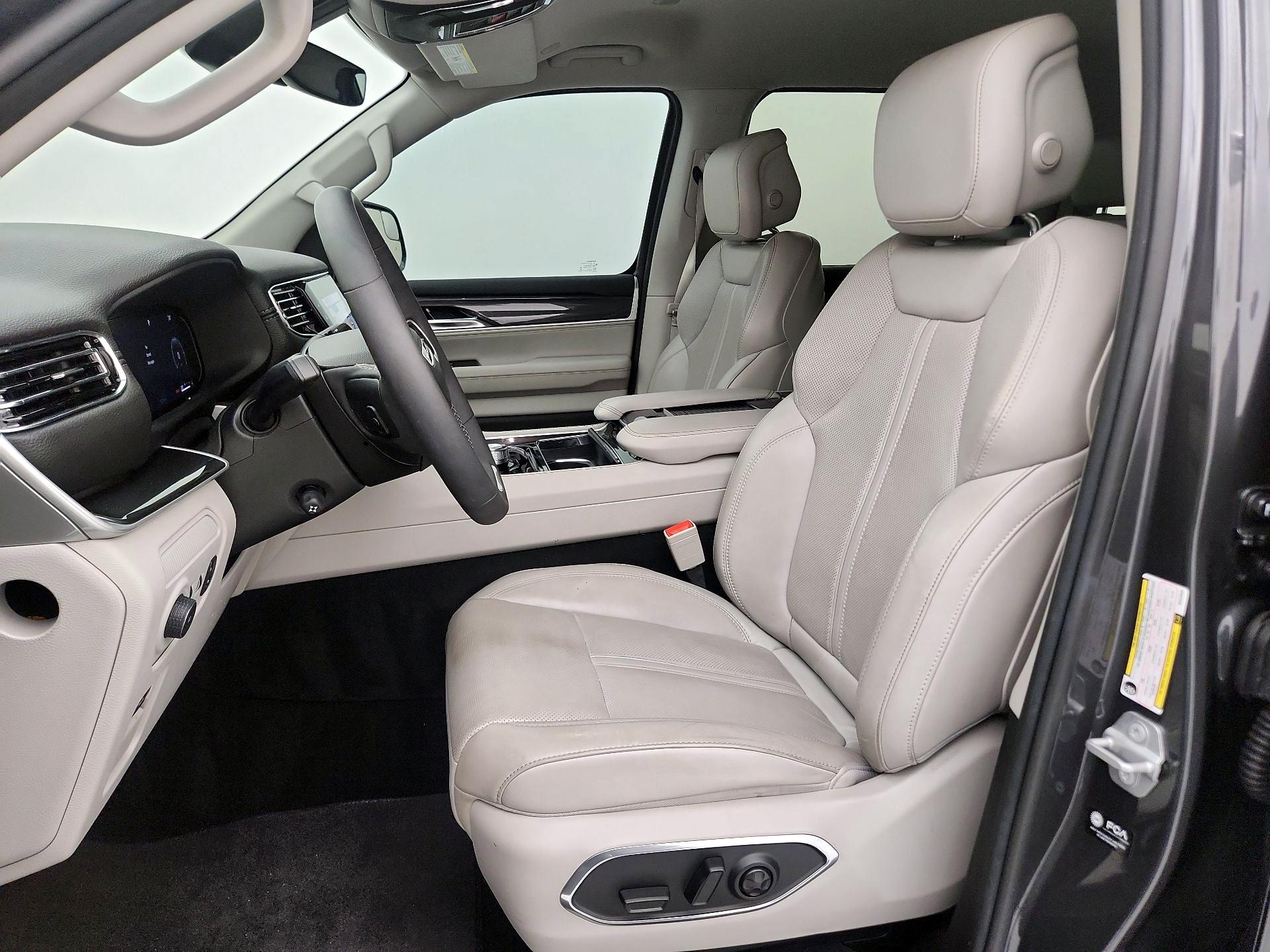 Thumbnail: 2022 Jeep Wagoneer - 11
