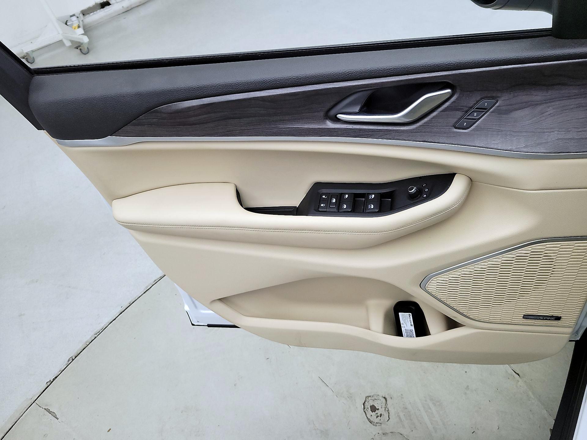 Thumbnail: 2022 Jeep Grand Cherokee - 12