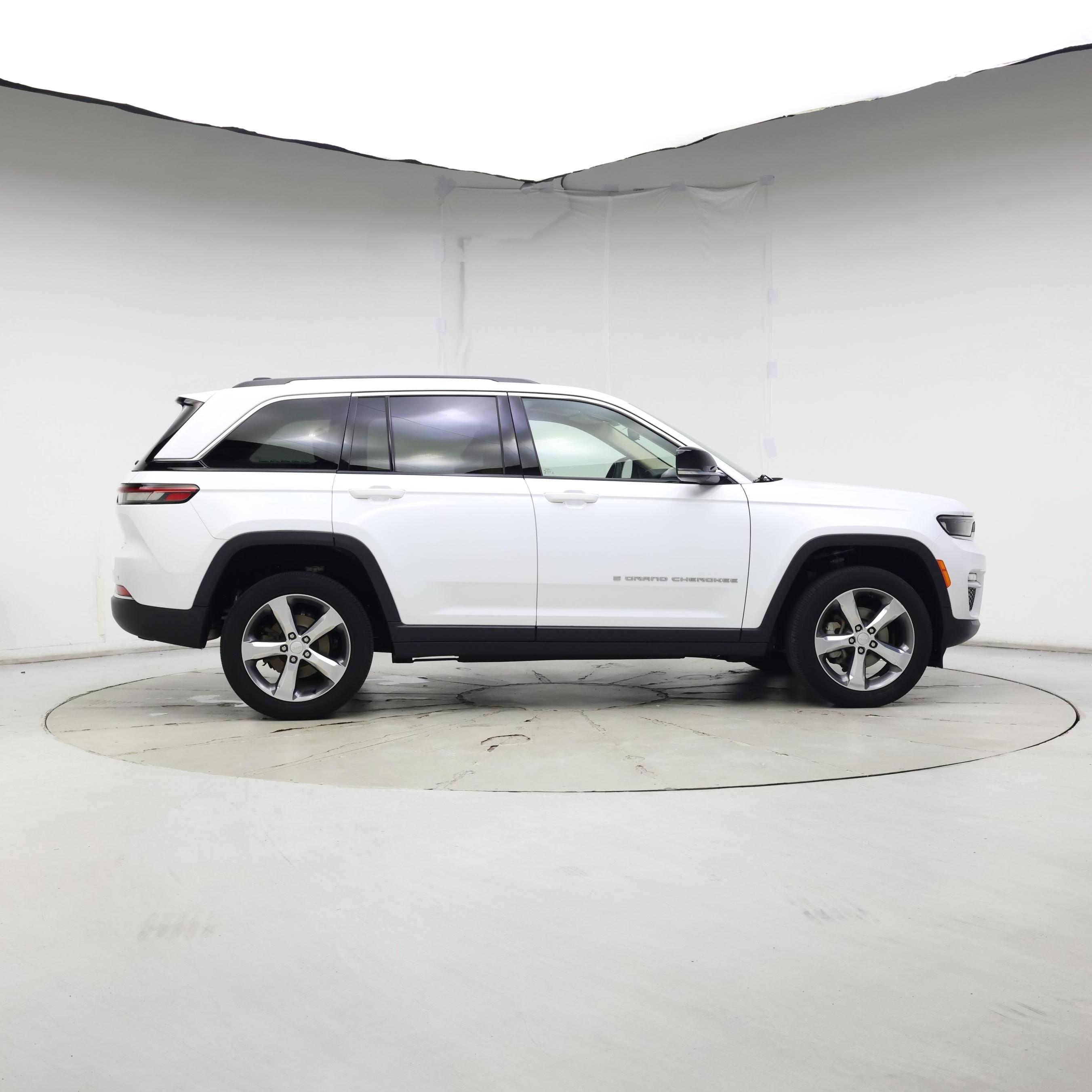 Thumbnail: 2022 Jeep Grand Cherokee - 7