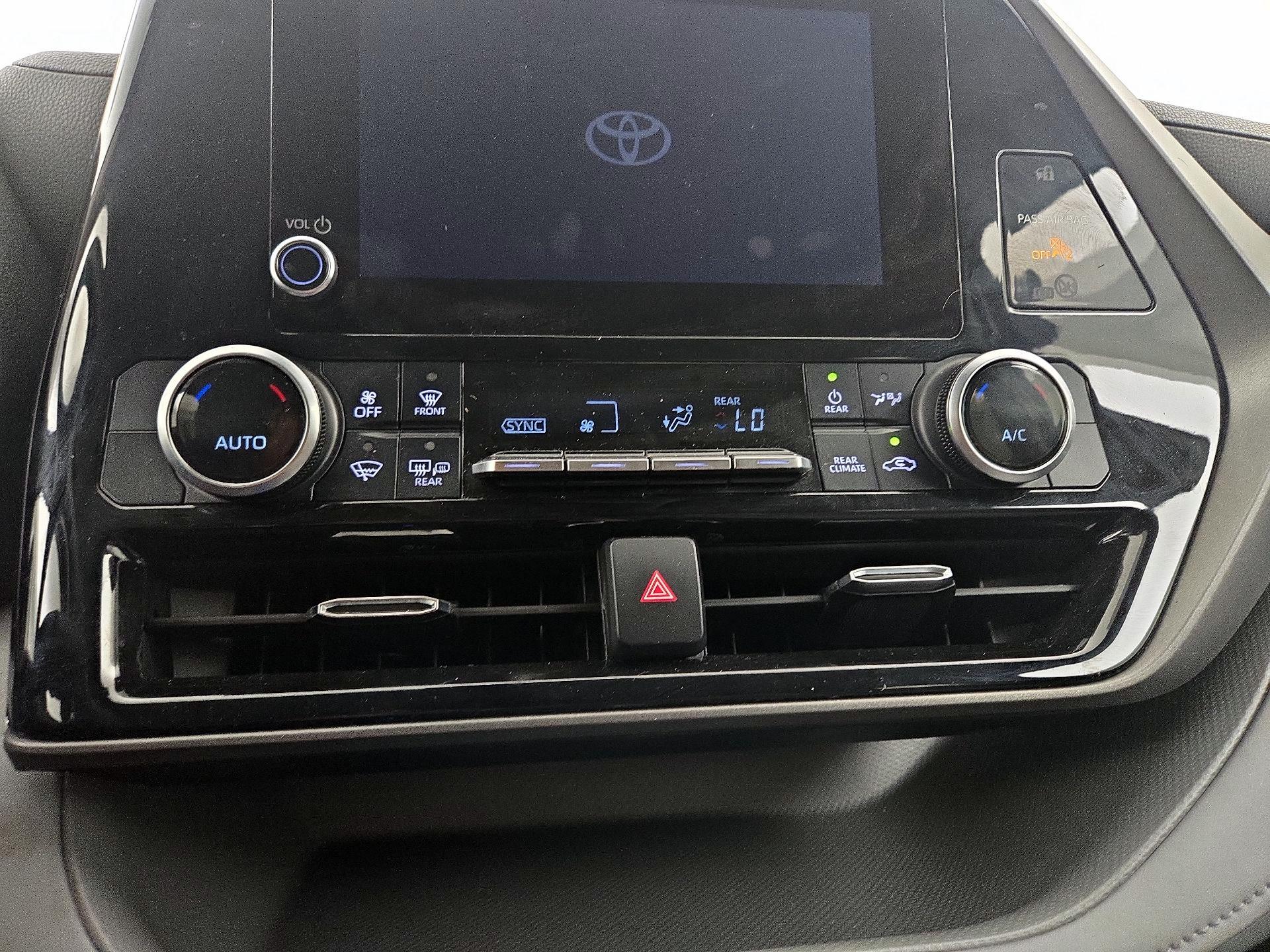 Thumbnail: 2023 Toyota Highlander - 16