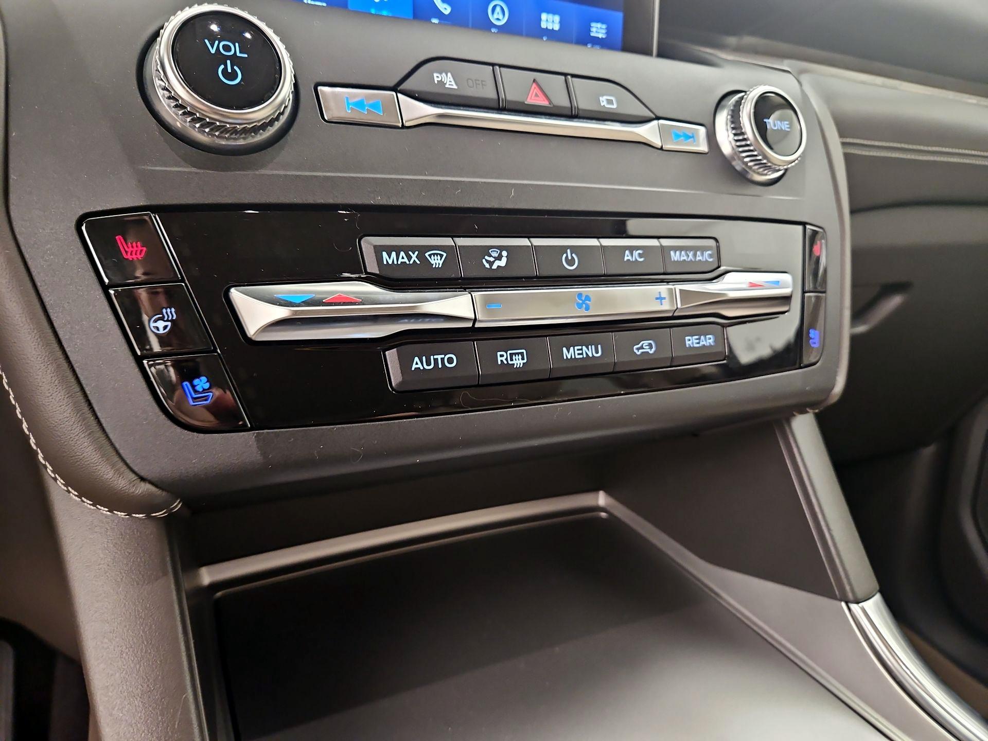 Thumbnail: 2020 Ford Explorer - 17