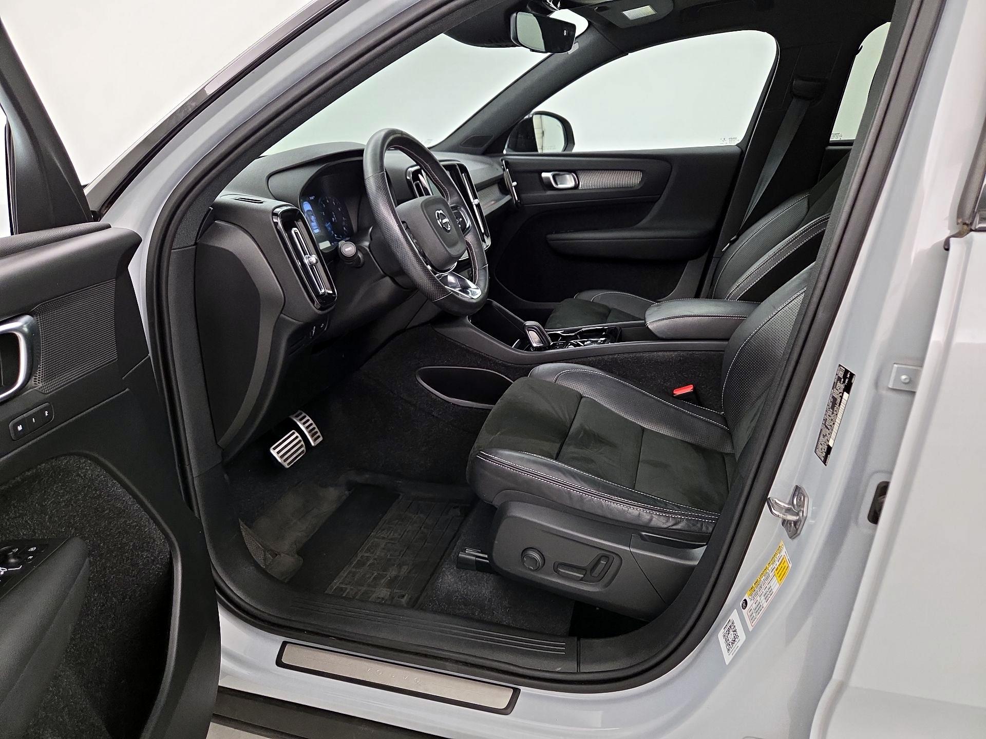 Thumbnail: 2021 Volvo XC40 - 11