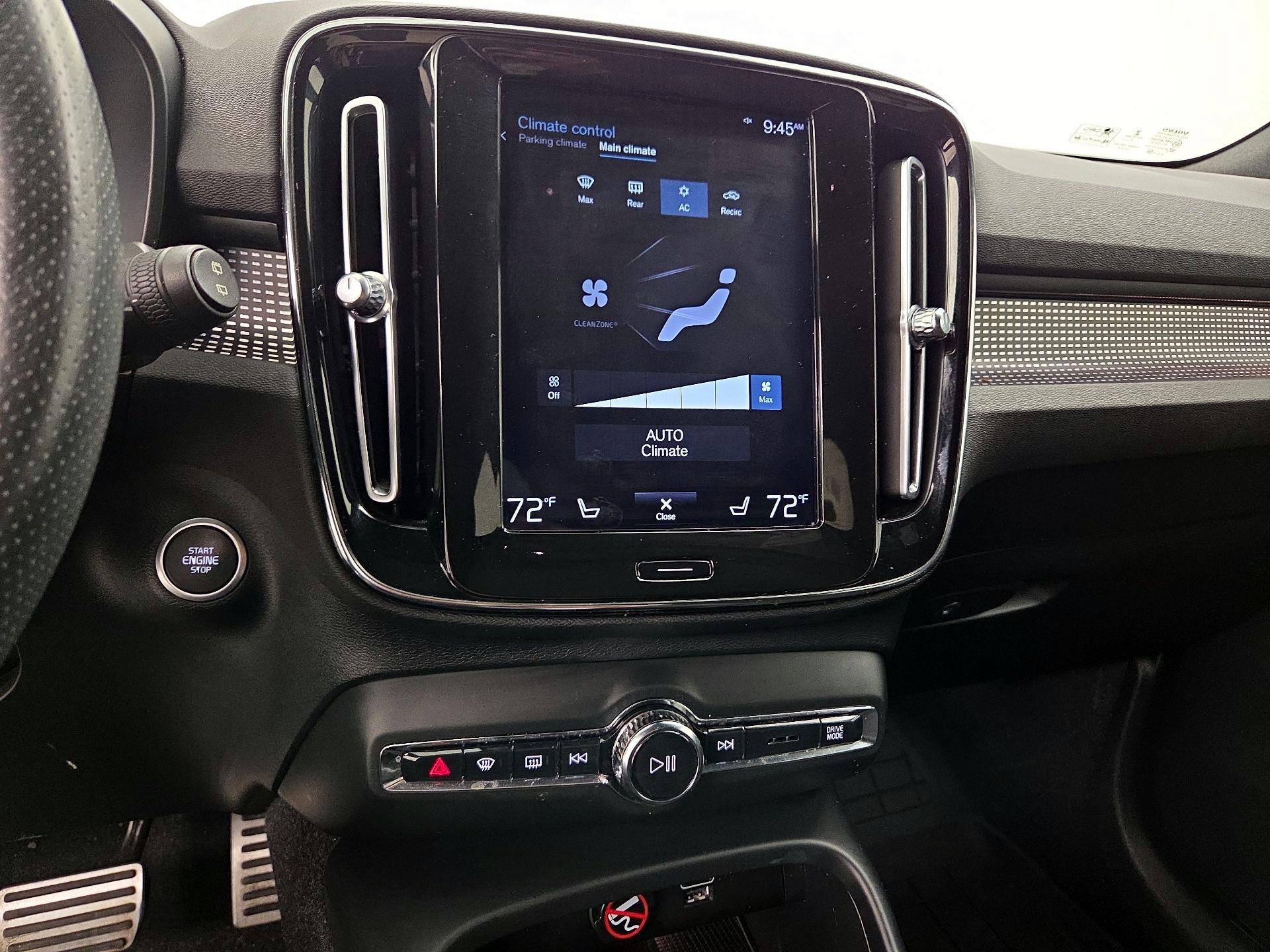 Thumbnail: 2021 Volvo XC40 - 17