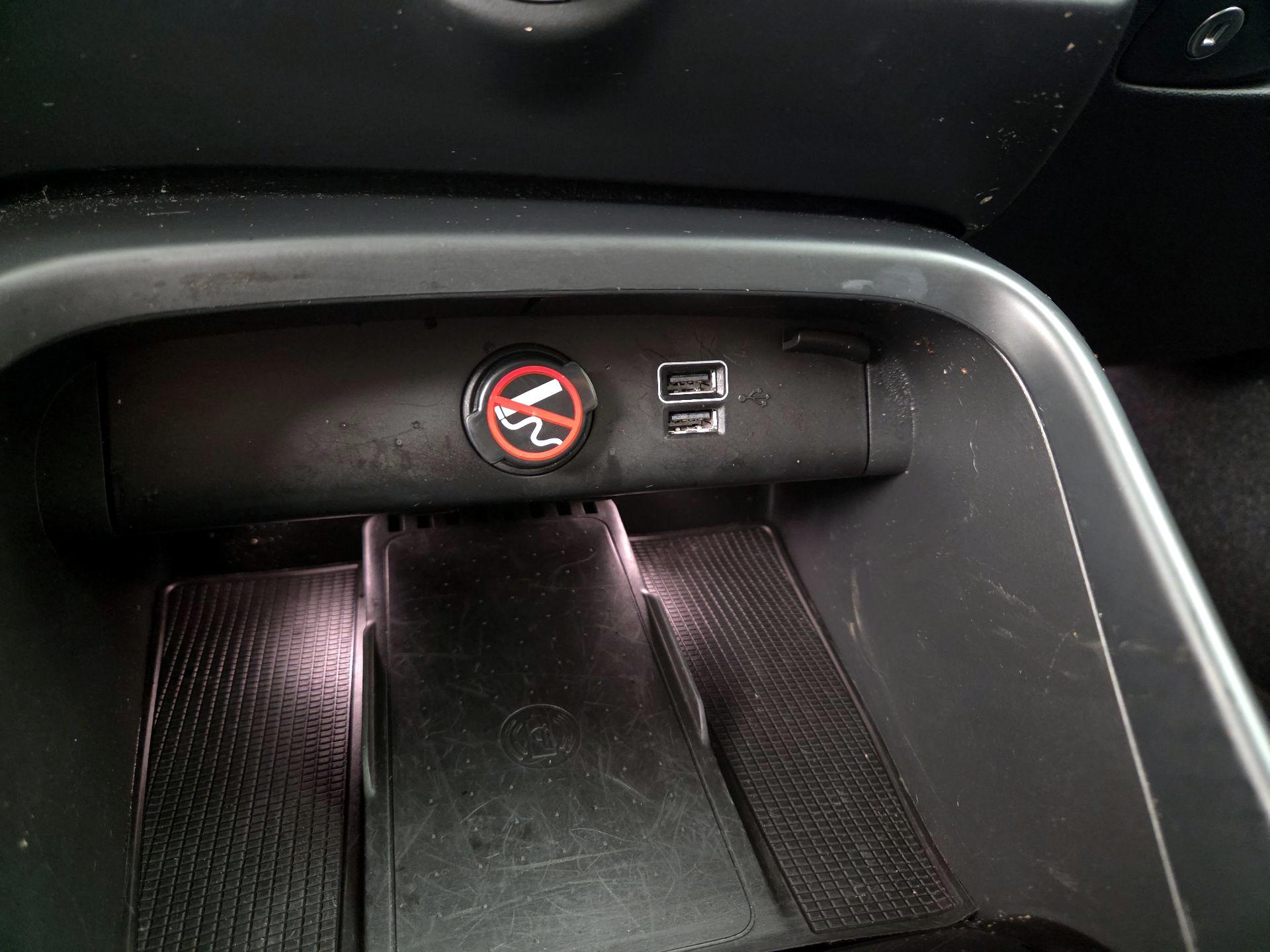 Thumbnail: 2021 Volvo XC40 - 19