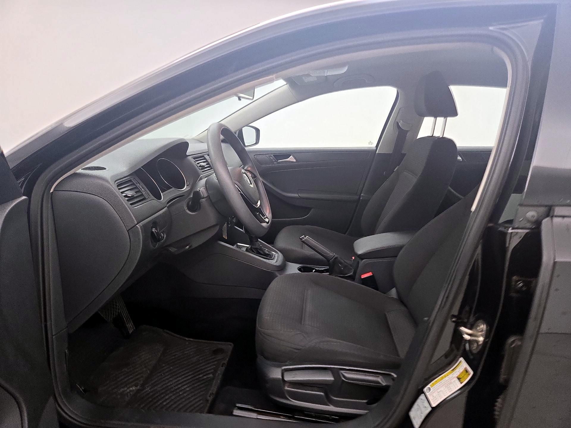 Thumbnail: 2016 Volkswagen Jetta - 11