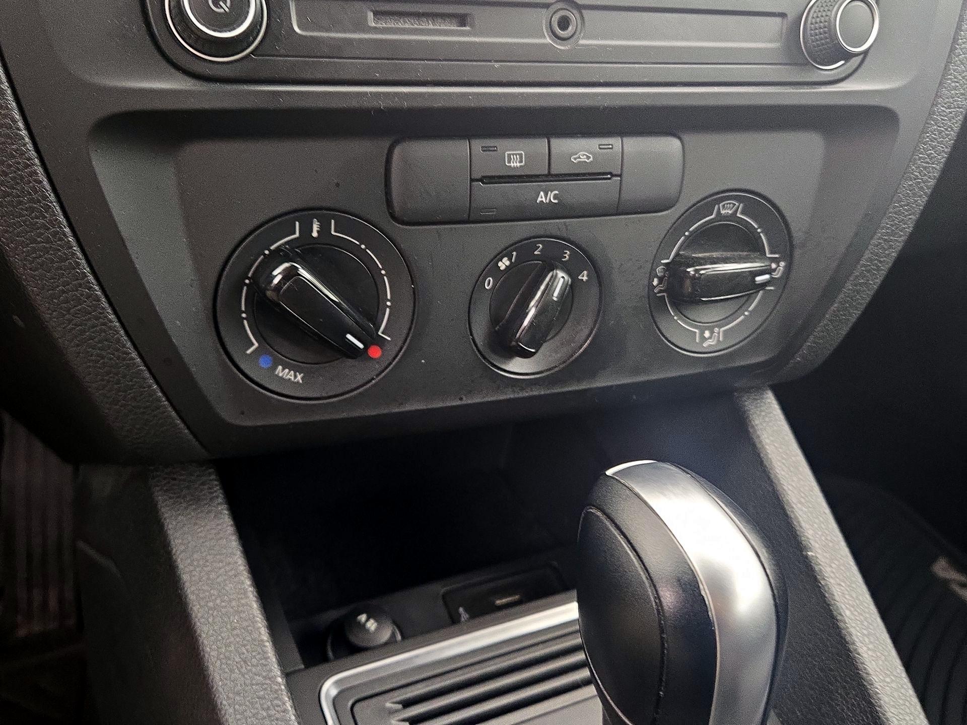 Thumbnail: 2016 Volkswagen Jetta - 15