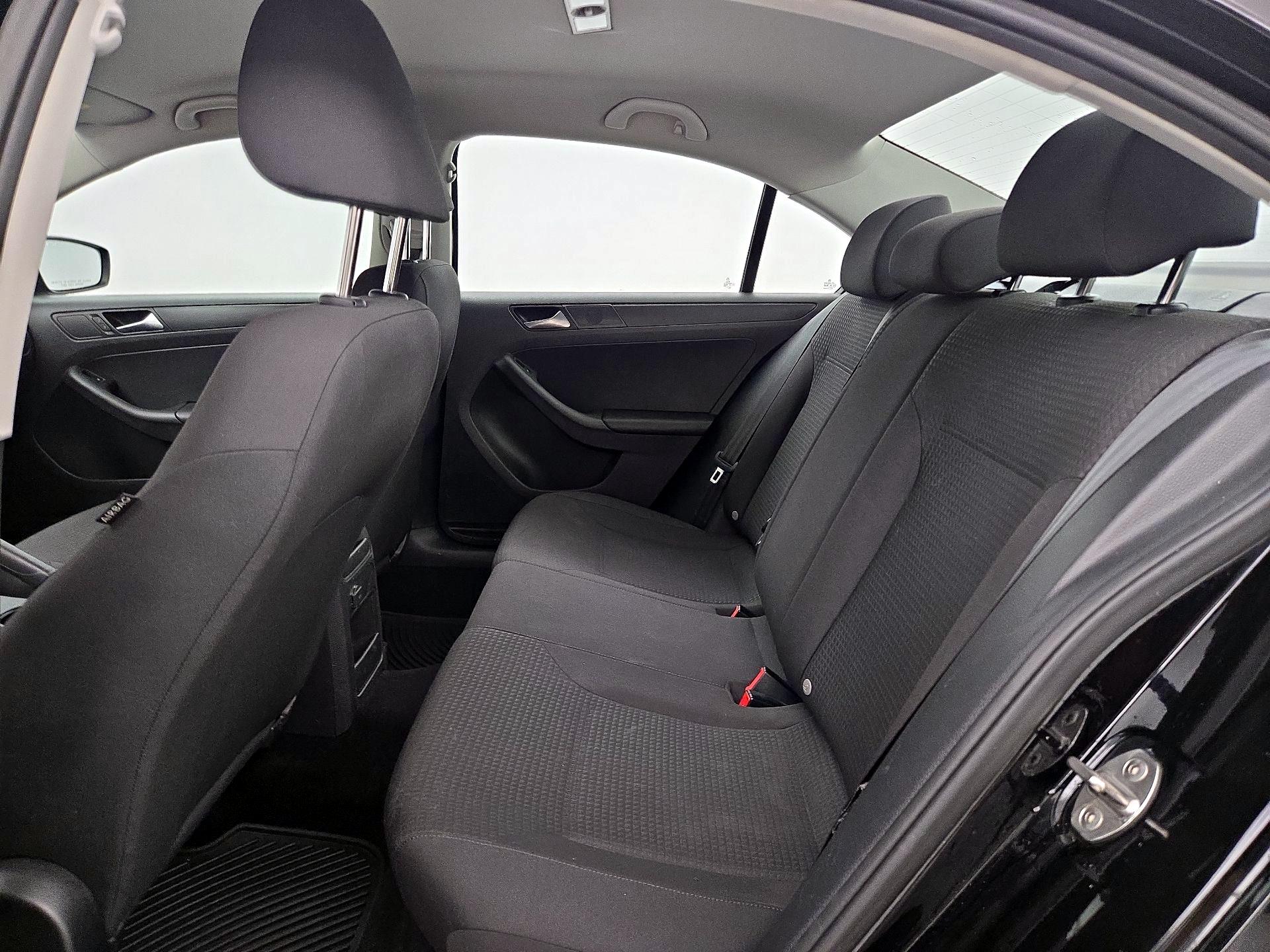 Thumbnail: 2016 Volkswagen Jetta - 18