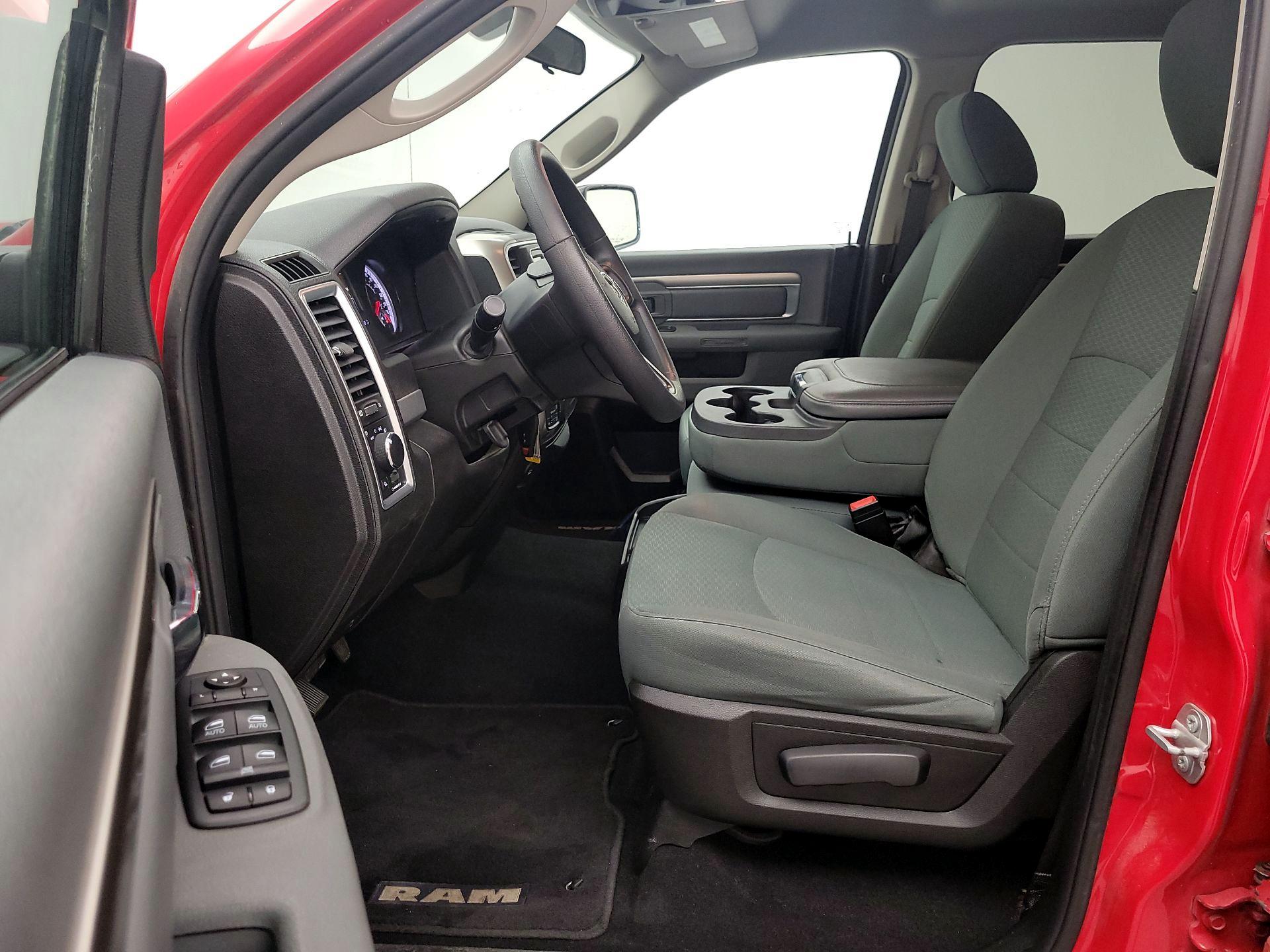 Thumbnail: 2020 RAM 1500 Classic - 11