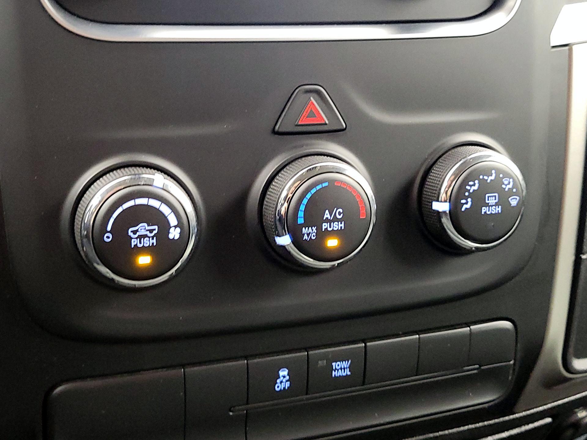 Thumbnail: 2020 RAM 1500 Classic - 16