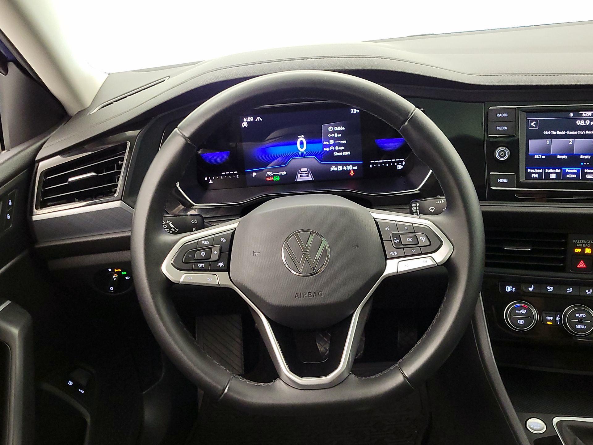Thumbnail: 2023 Volkswagen Jetta - 10