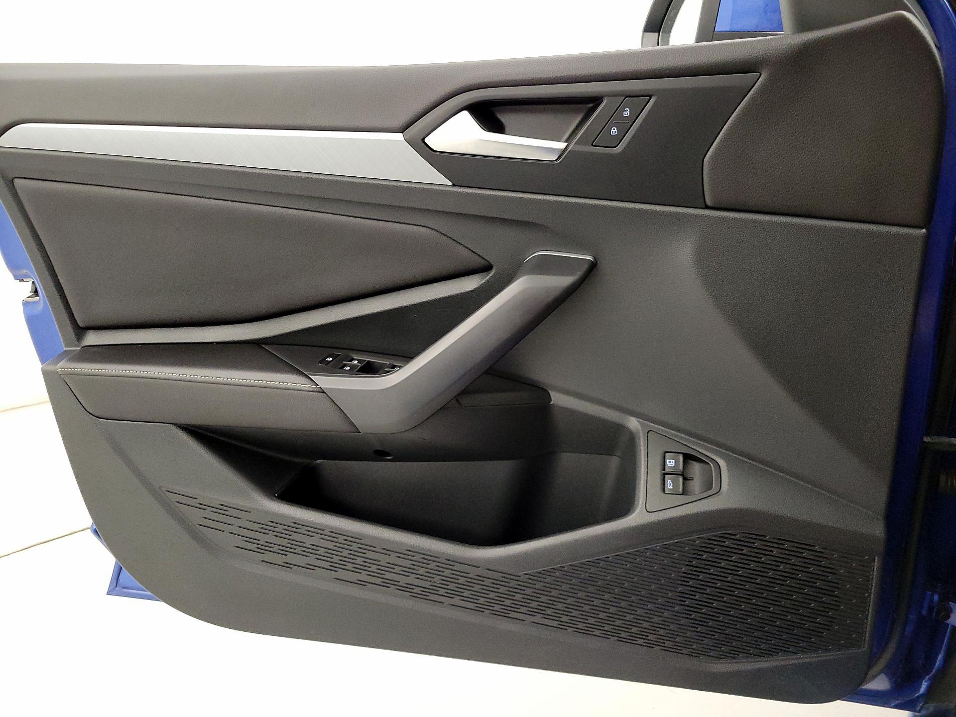 Thumbnail: 2023 Volkswagen Jetta - 12