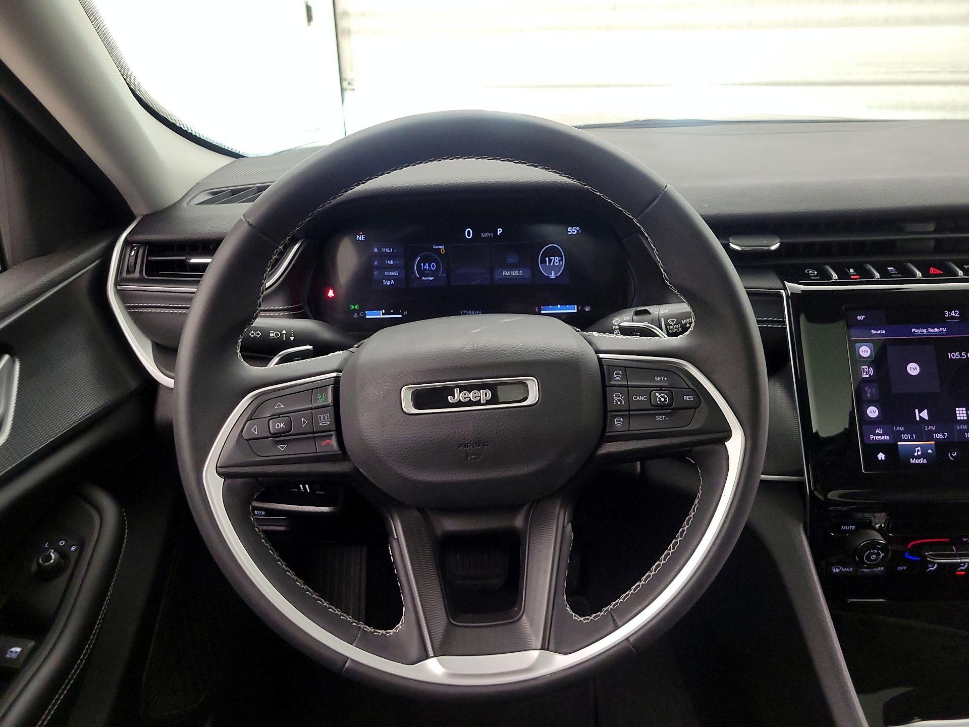 Thumbnail: 2023 Jeep Grand Cherokee - 10