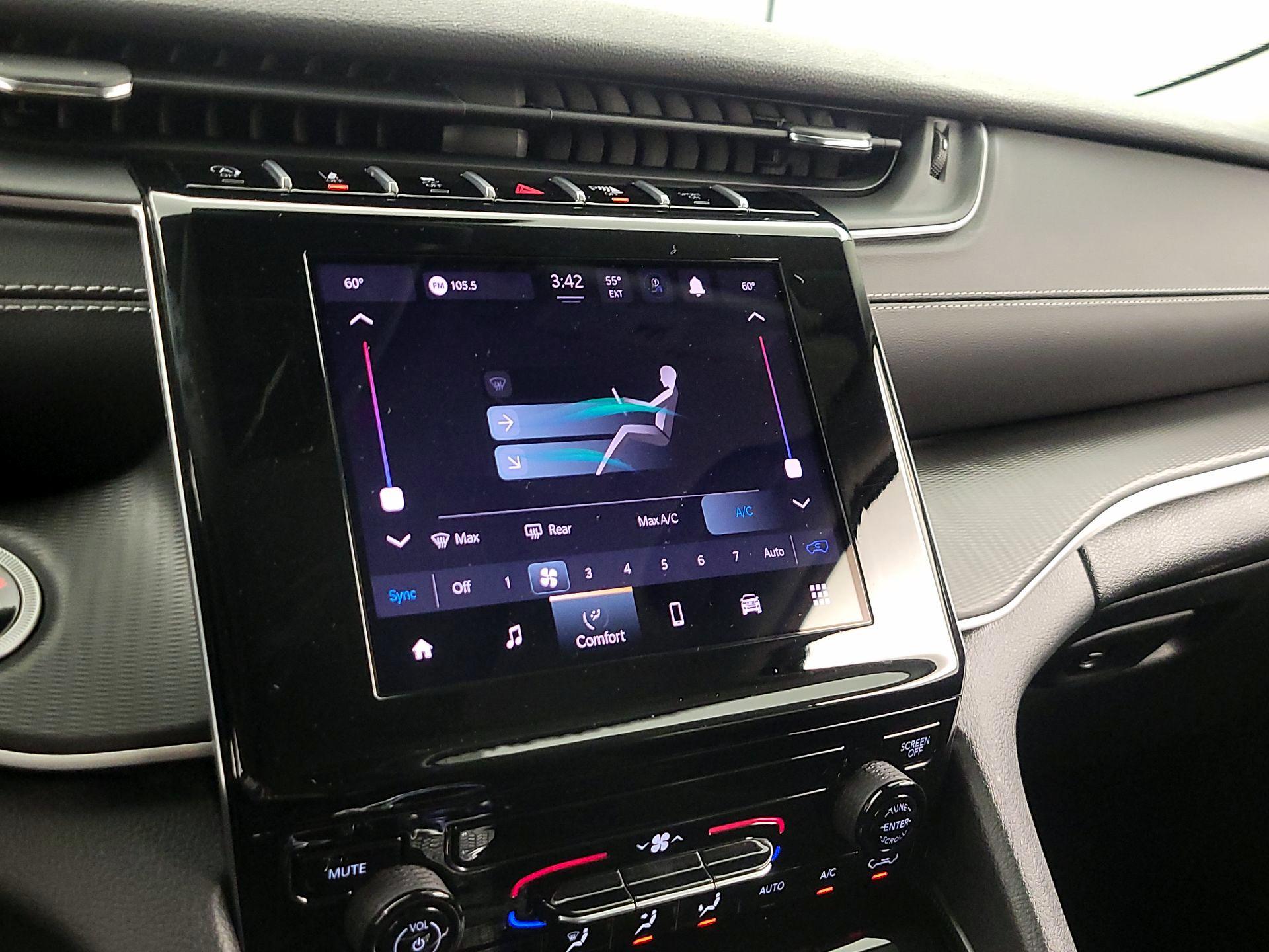 Thumbnail: 2023 Jeep Grand Cherokee - 16