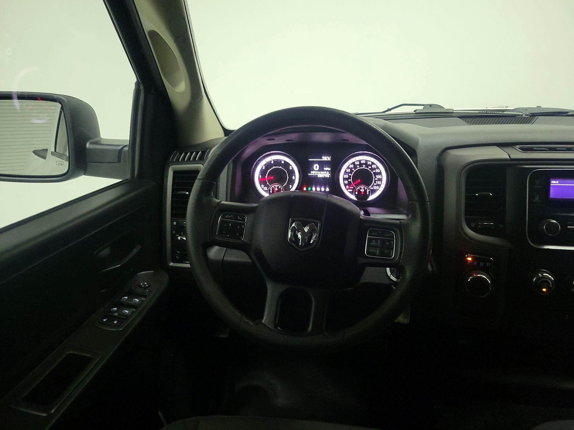 Thumbnail: 2020 RAM 1500 Classic - 10