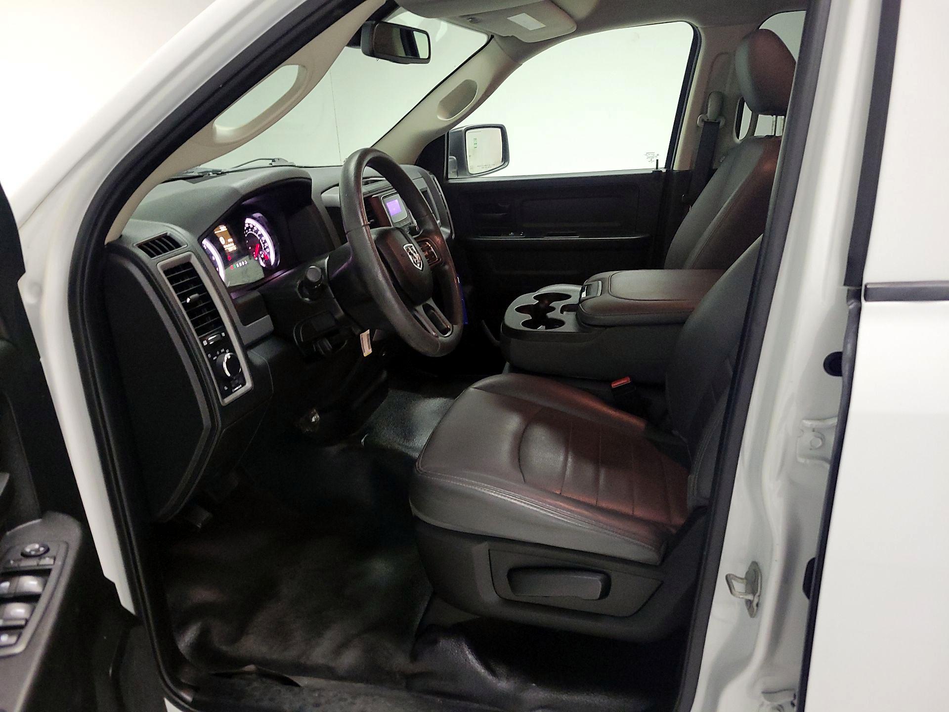 Thumbnail: 2020 RAM 1500 Classic - 11