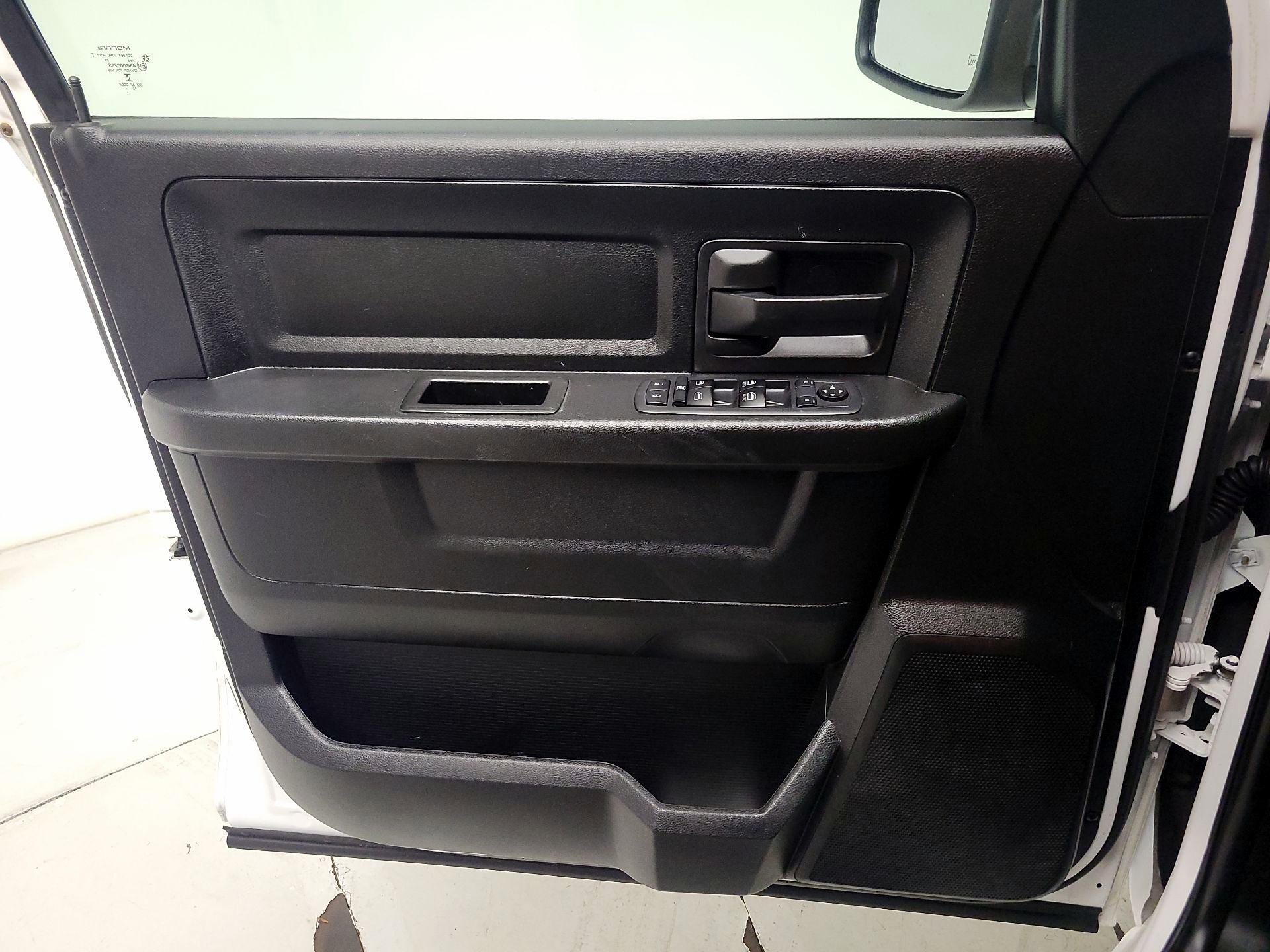 Thumbnail: 2020 RAM 1500 Classic - 12