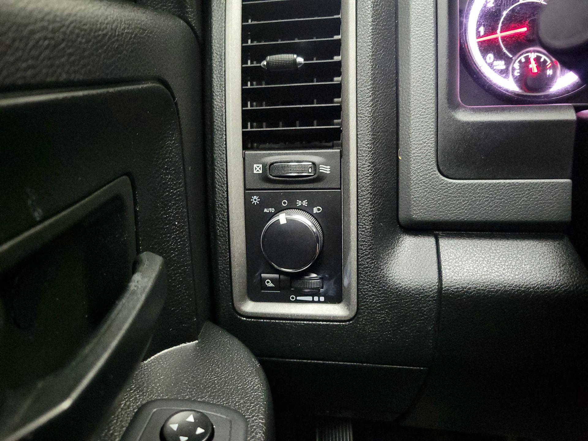 Thumbnail: 2020 RAM 1500 Classic - 13