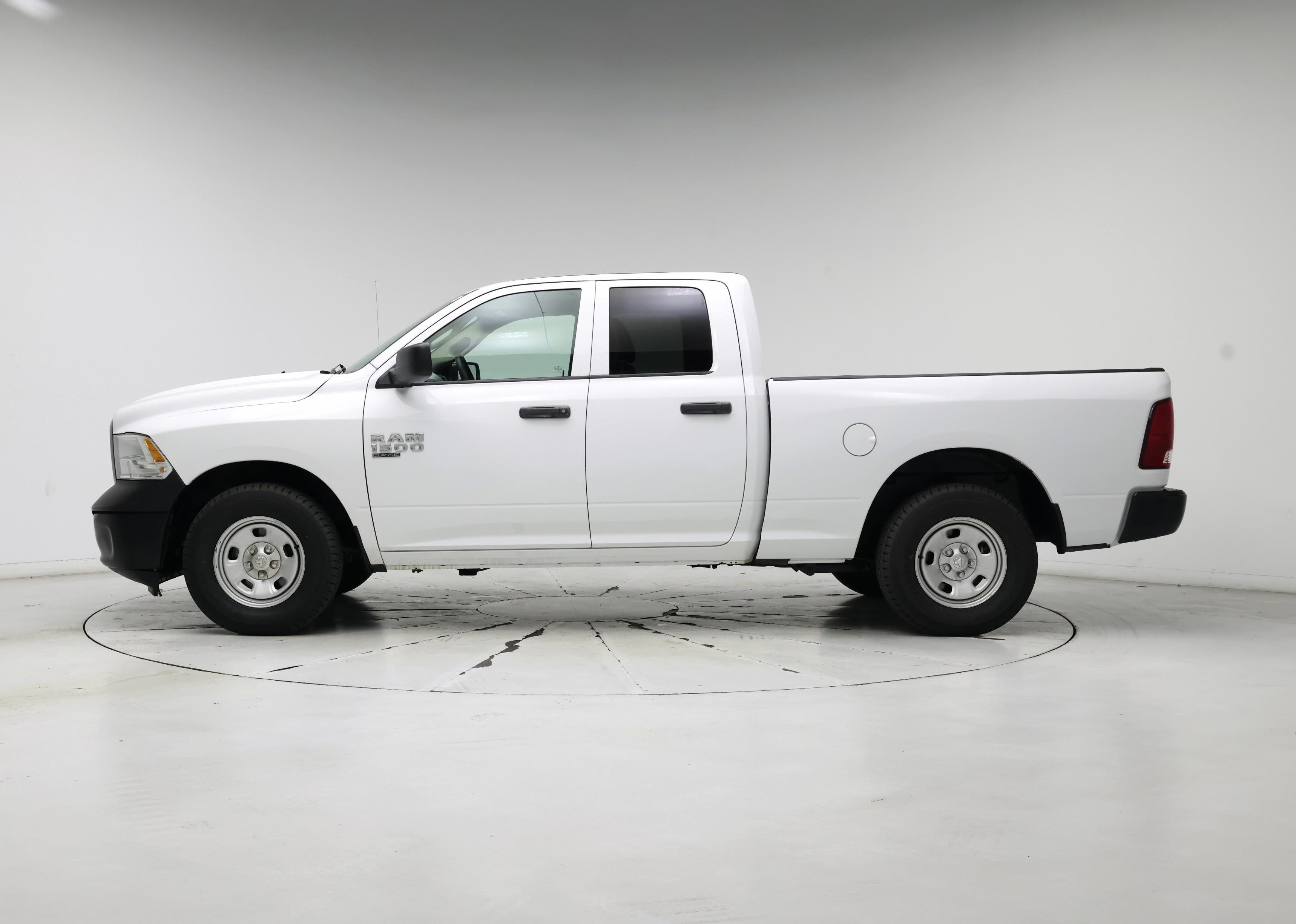 Thumbnail: 2020 RAM 1500 Classic - 3