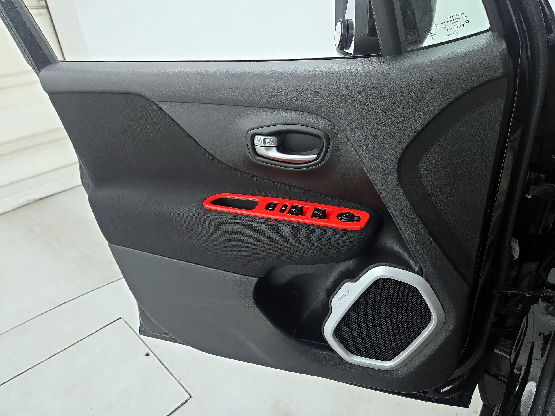 Thumbnail: 2021 Jeep Renegade - 12