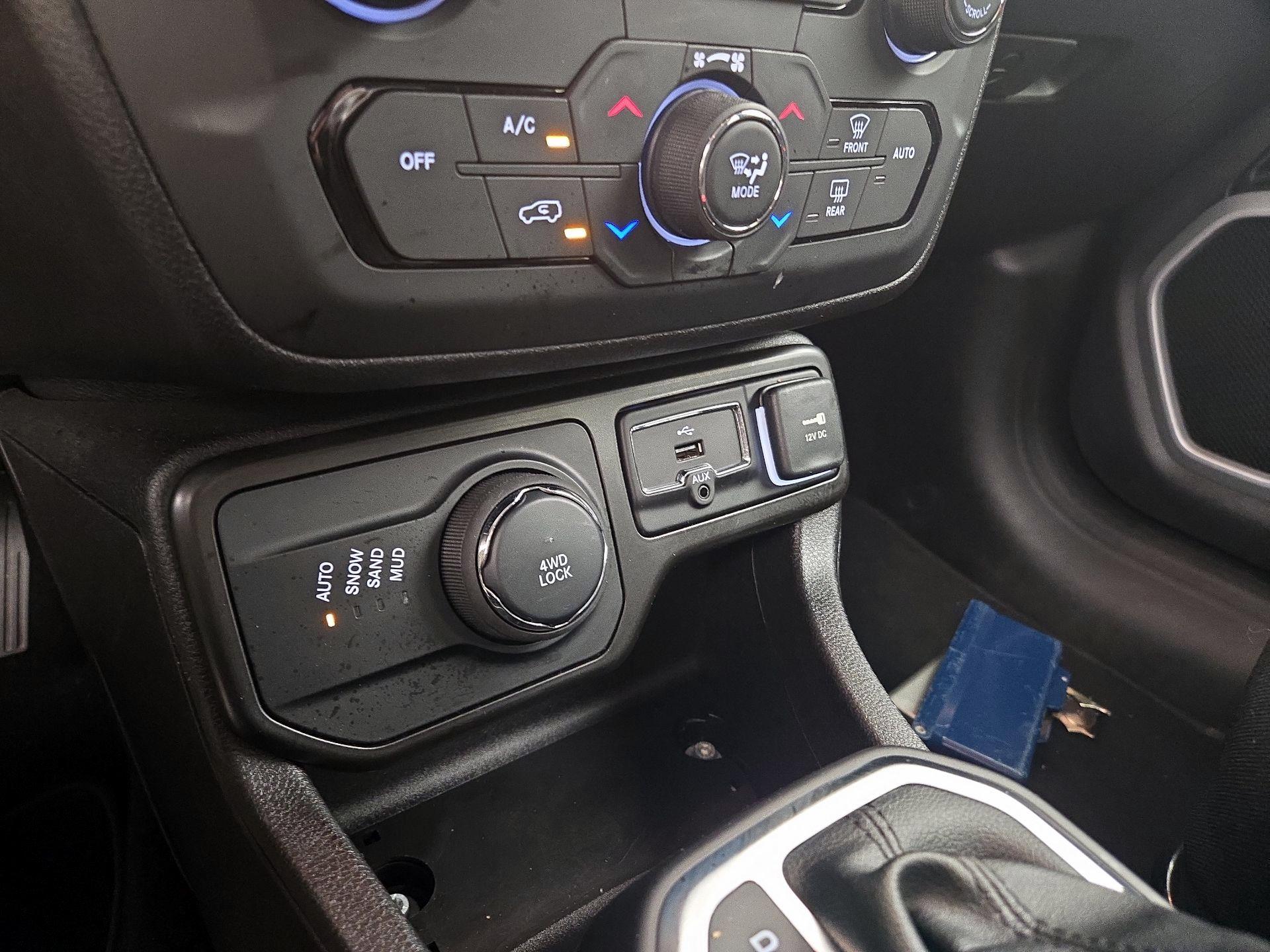 Thumbnail: 2021 Jeep Renegade - 18