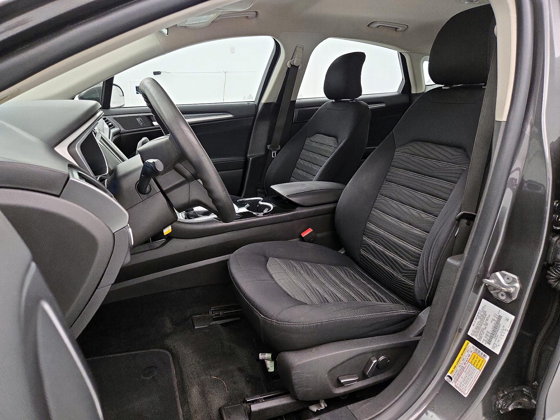 Thumbnail: 2016 Ford Fusion - 11