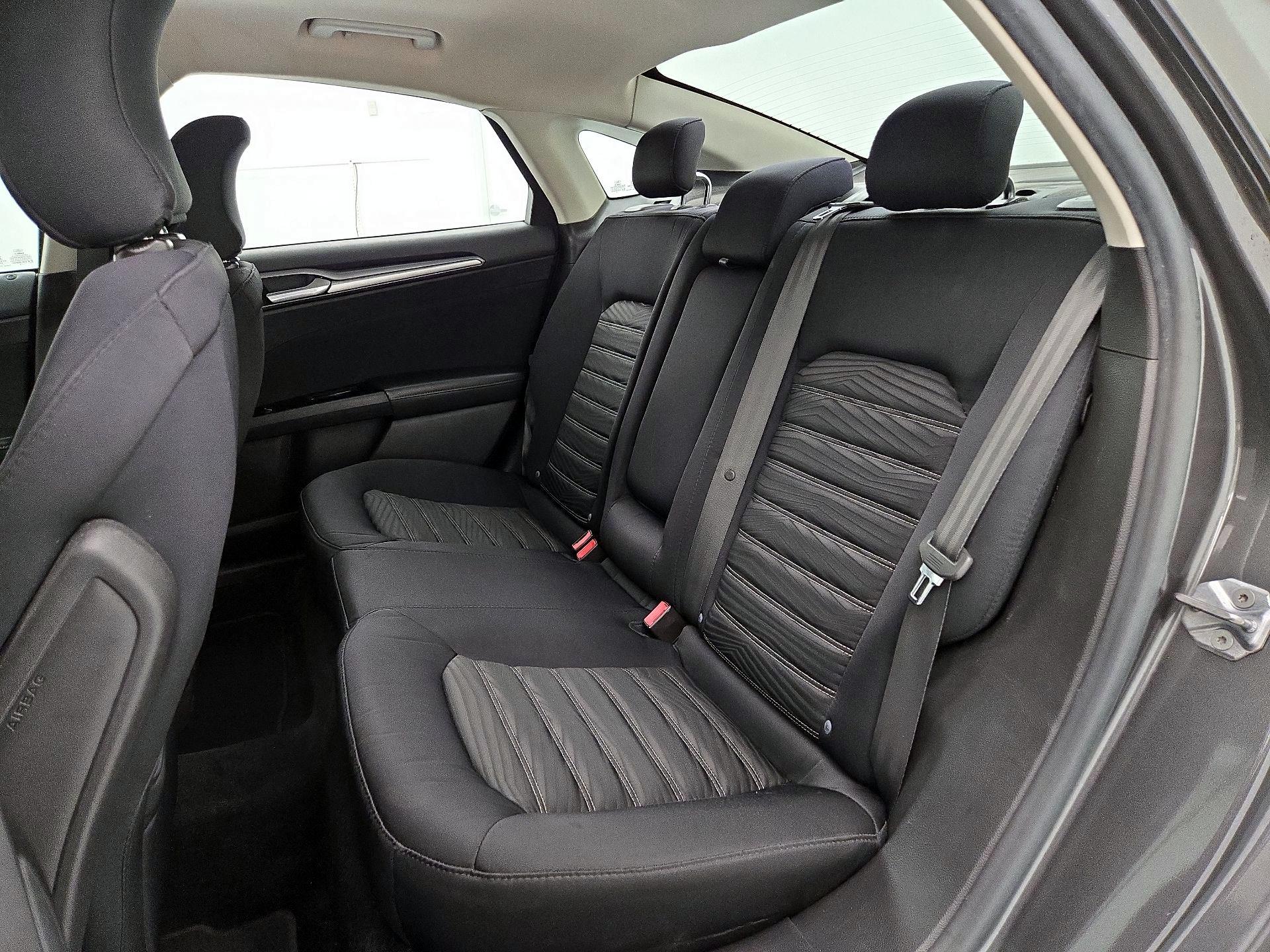 Thumbnail: 2016 Ford Fusion - 19