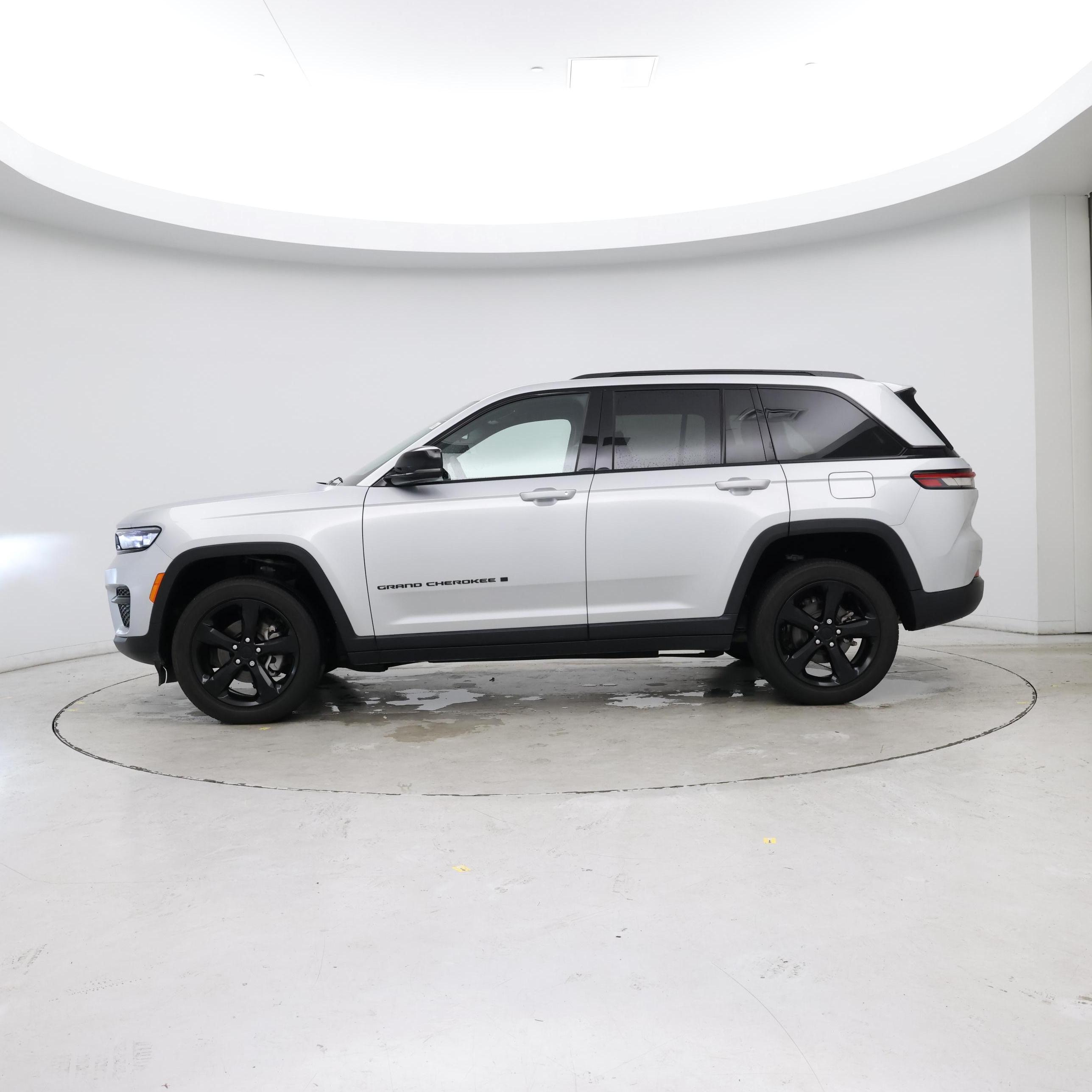 Thumbnail: 2023 Jeep Grand Cherokee - 3